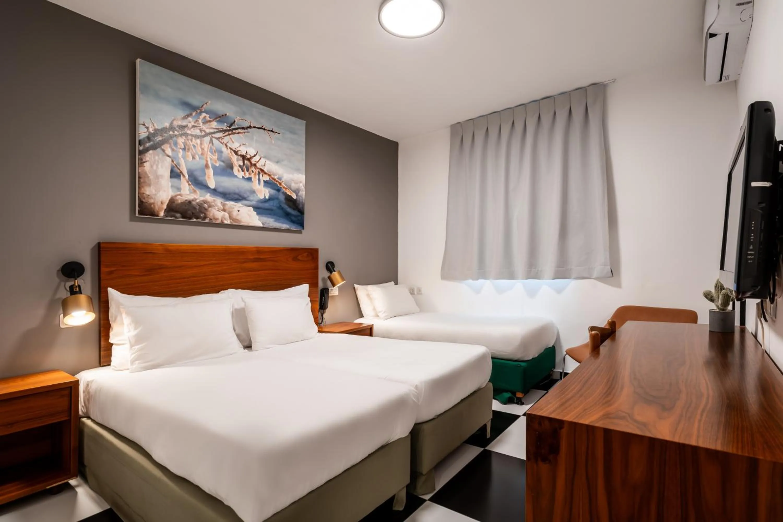 Photo of the whole room, Bed in Jacob Tiberias