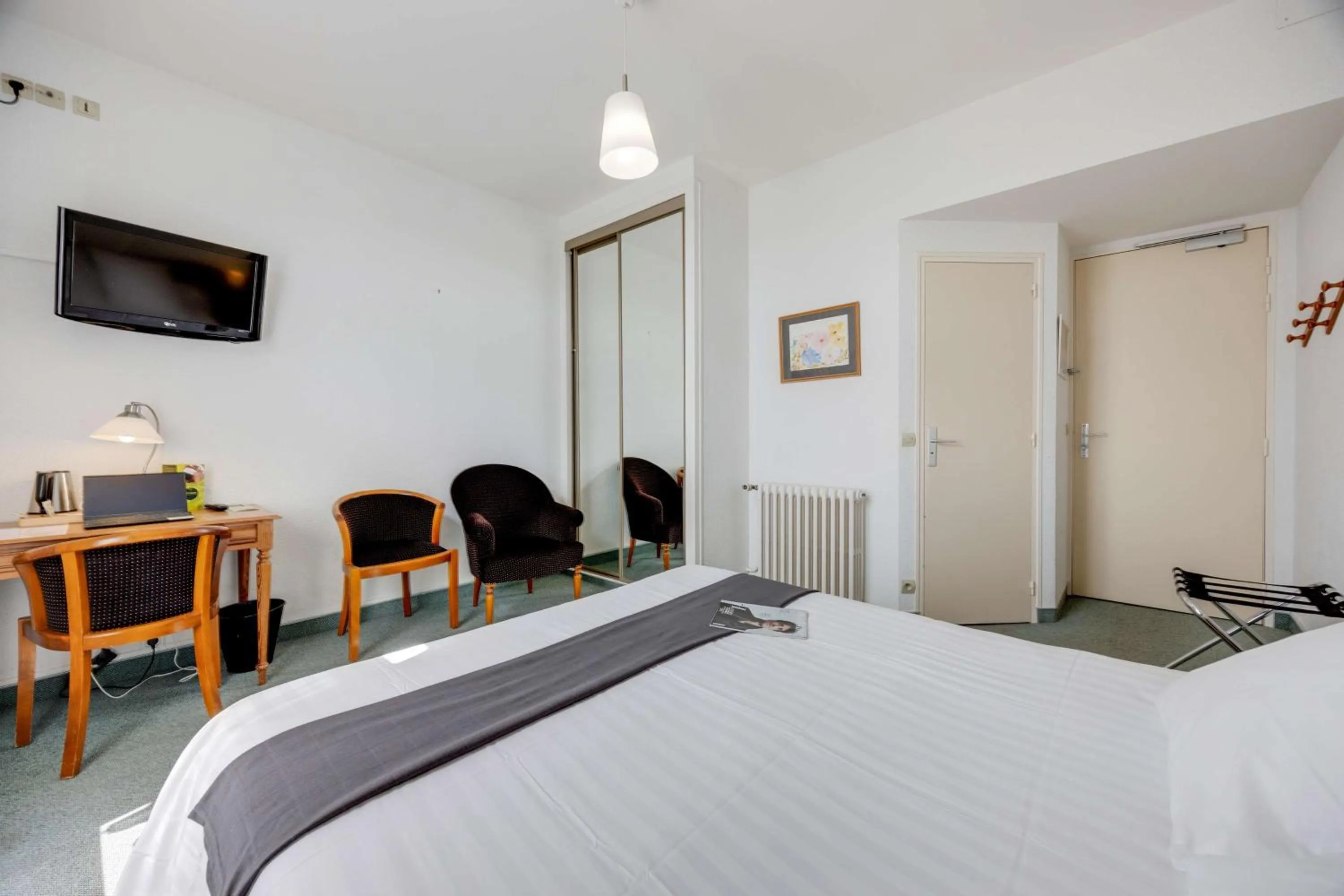 Bedroom, Bed in Brit Hotel Confort Bagnoles Normandie