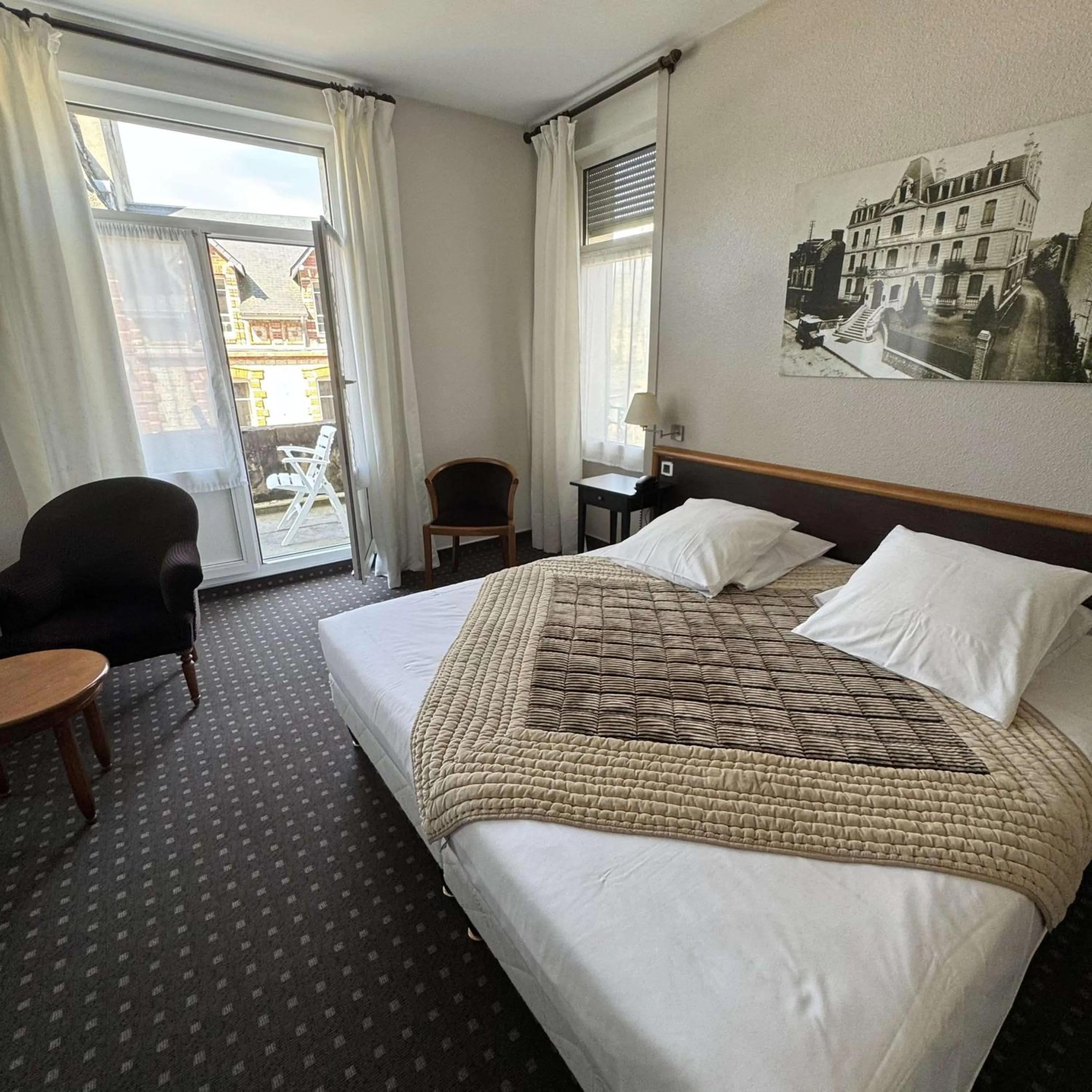 Bedroom, Bed in Brit Hotel Confort Bagnoles Normandie