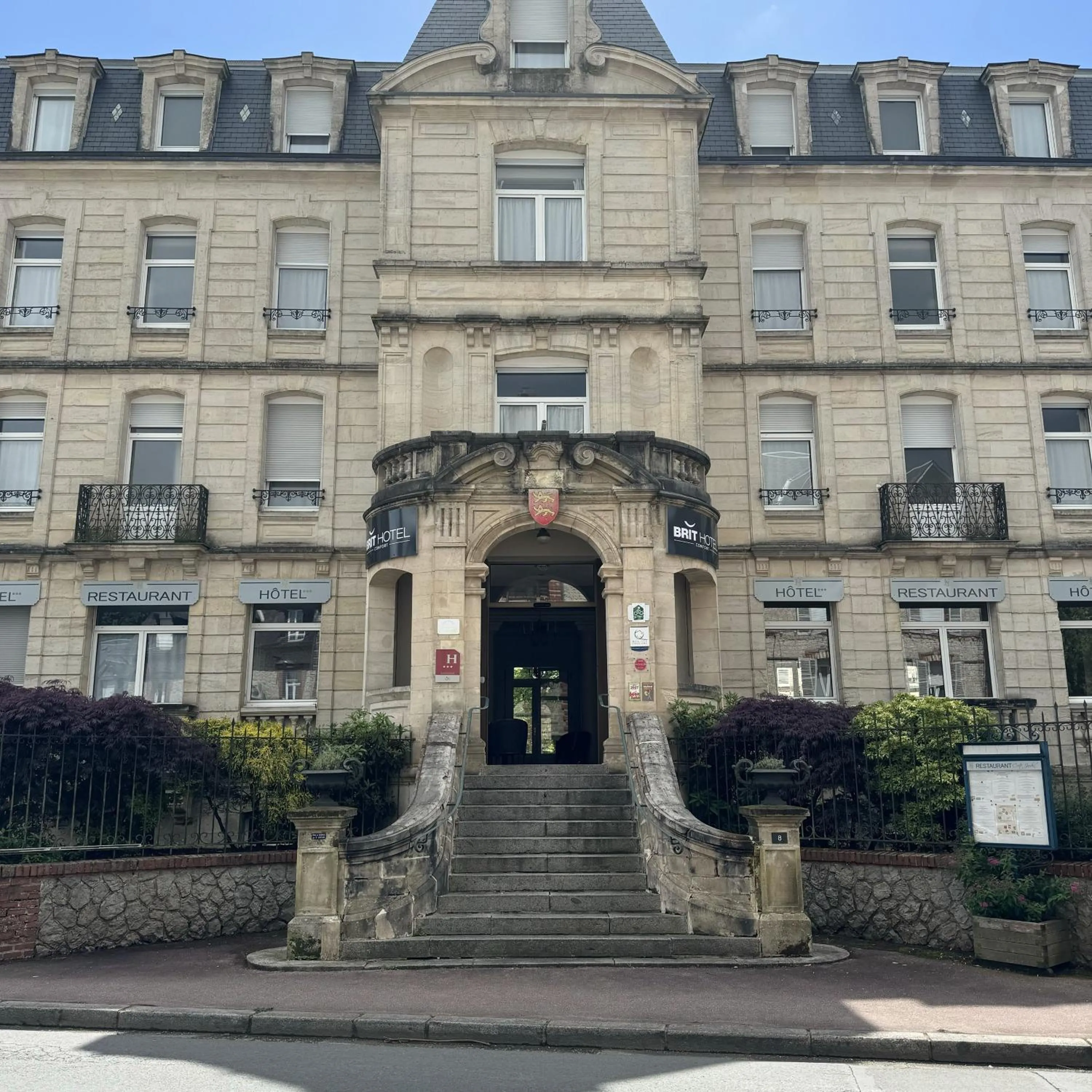 Property building in Brit Hotel Confort Bagnoles Normandie