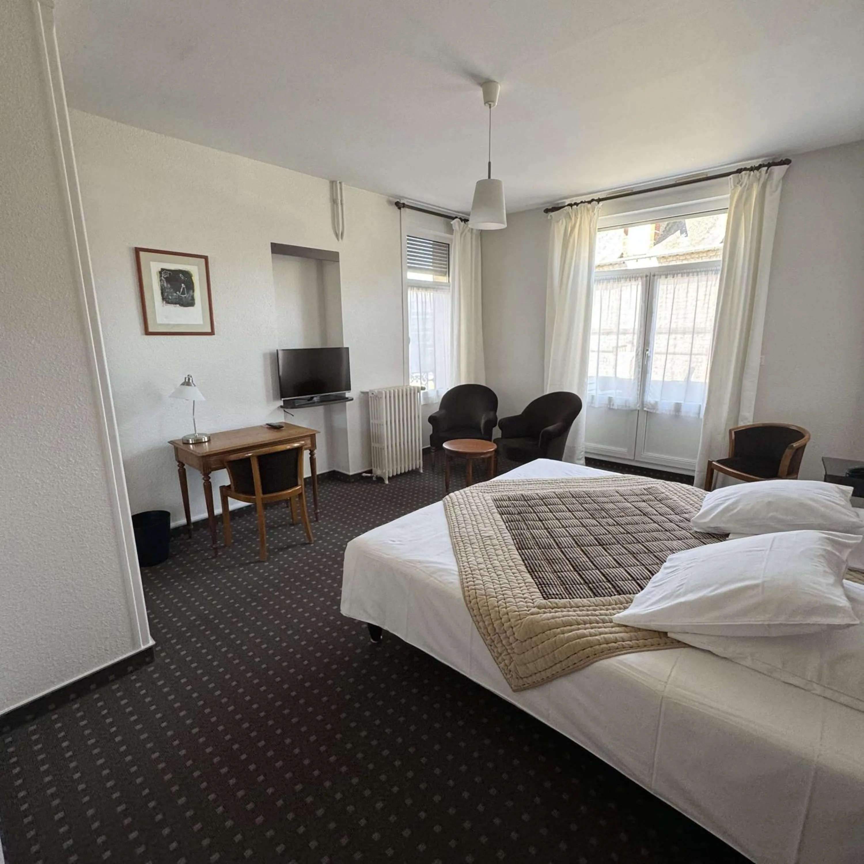 Bedroom, Bed in Brit Hotel Confort Bagnoles Normandie