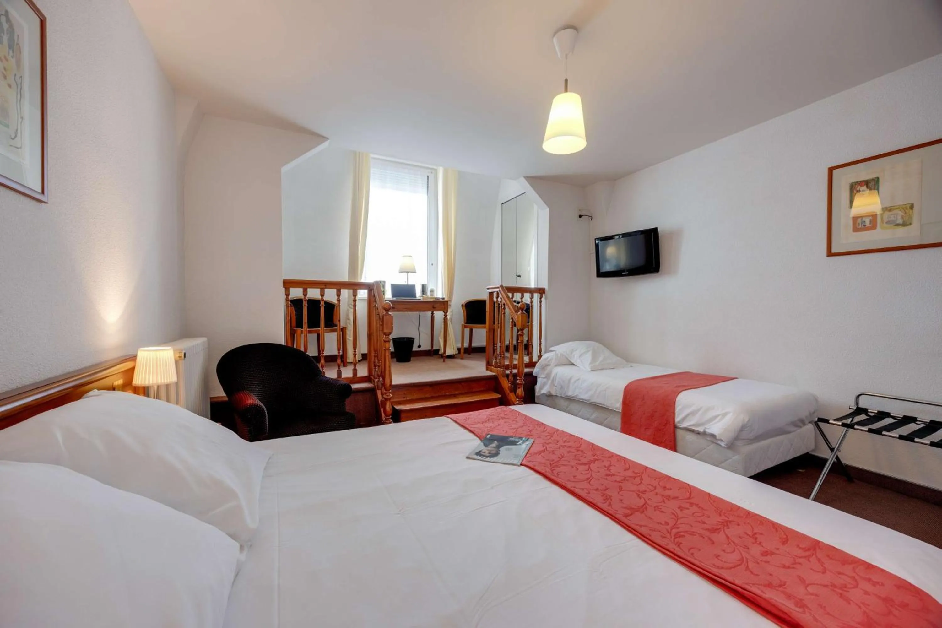 Bathroom, Bed in Brit Hotel Confort Bagnoles Normandie