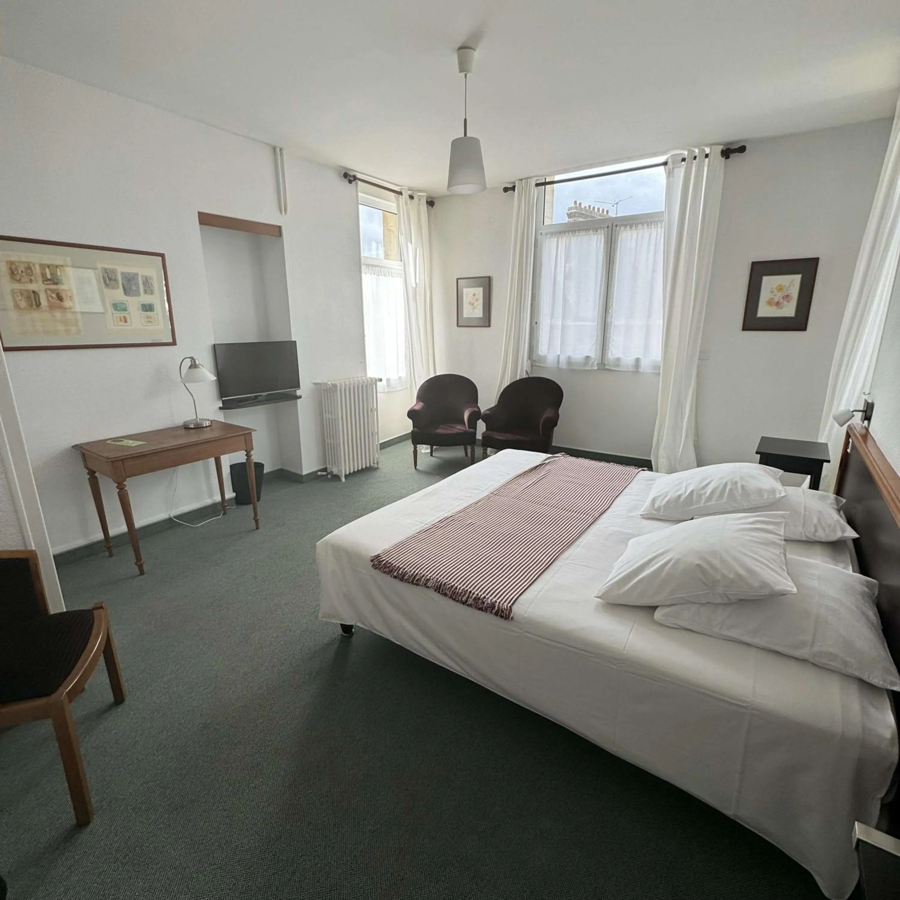 Bedroom, Bed in Brit Hotel Confort Bagnoles Normandie