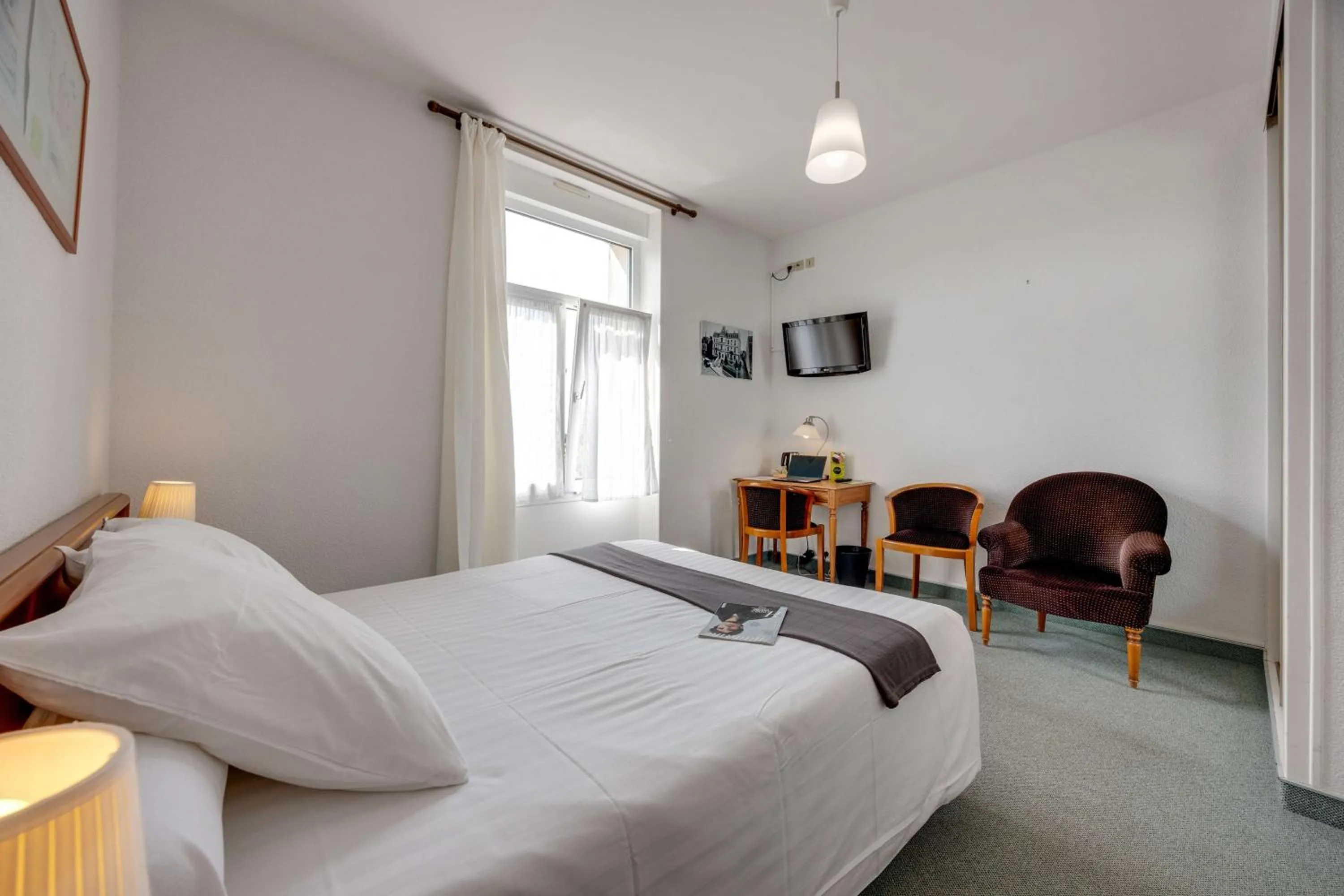 Bedroom, Bed in Brit Hotel Confort Bagnoles Normandie