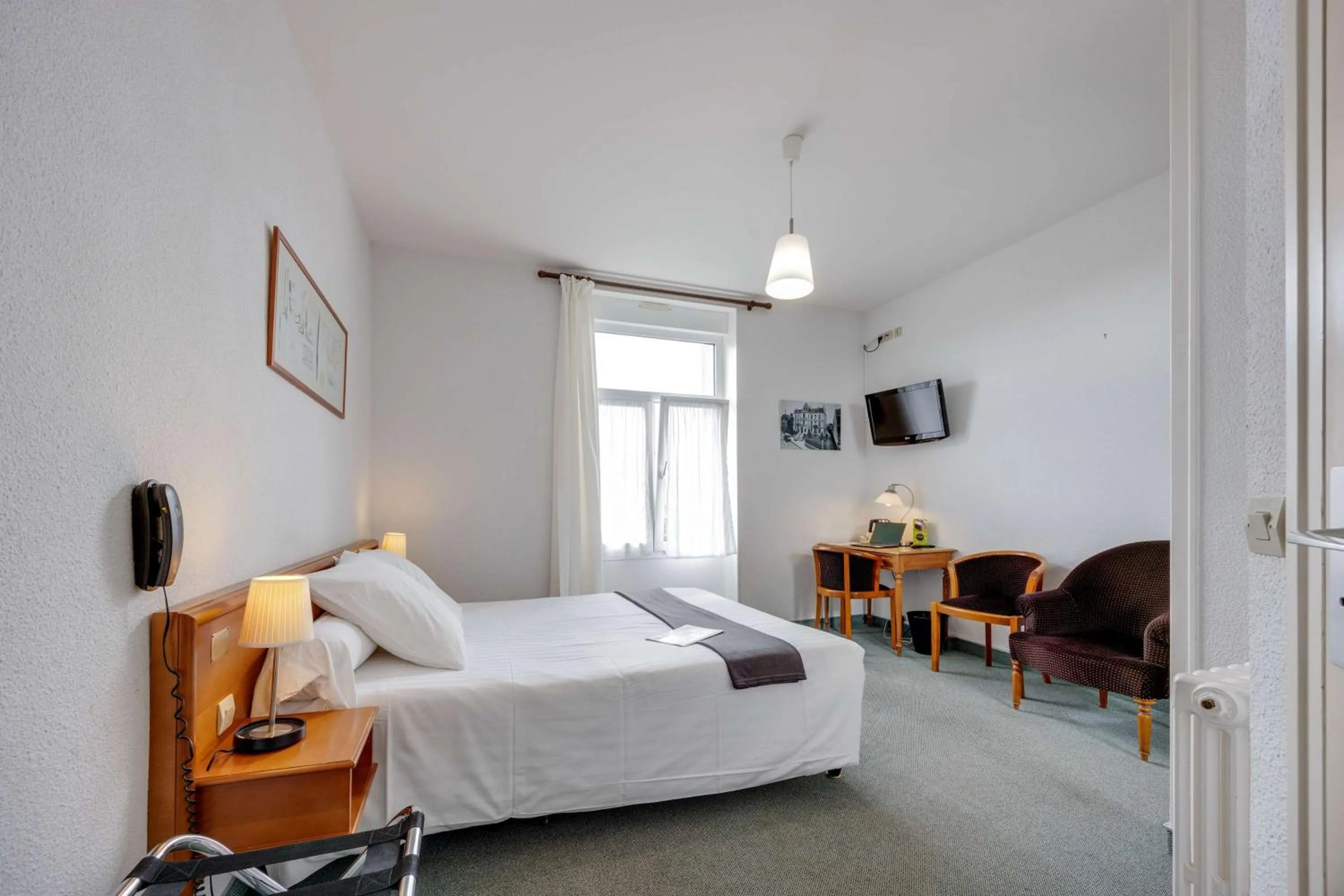 Bedroom, Bed in Brit Hotel Confort Bagnoles Normandie