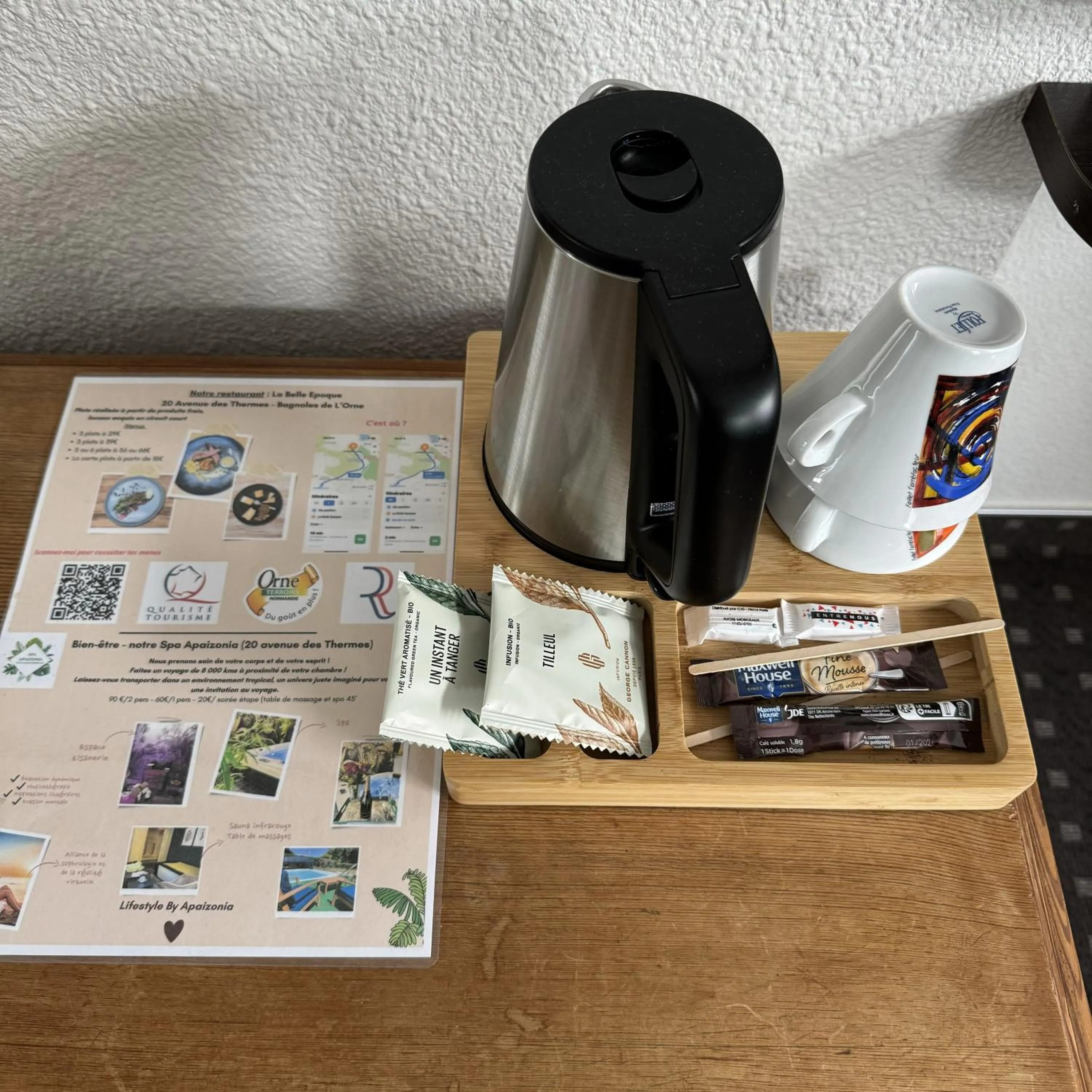 Coffee/tea facilities in Brit Hotel Confort Bagnoles Normandie