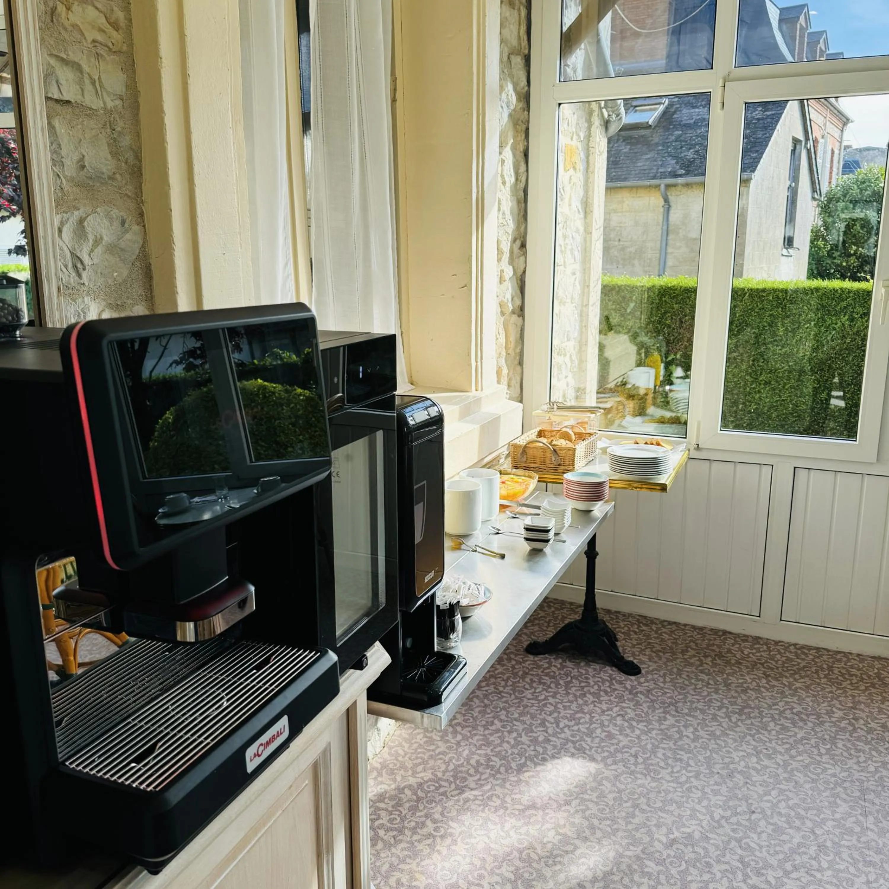 Food and drinks in Brit Hotel Confort Bagnoles Normandie