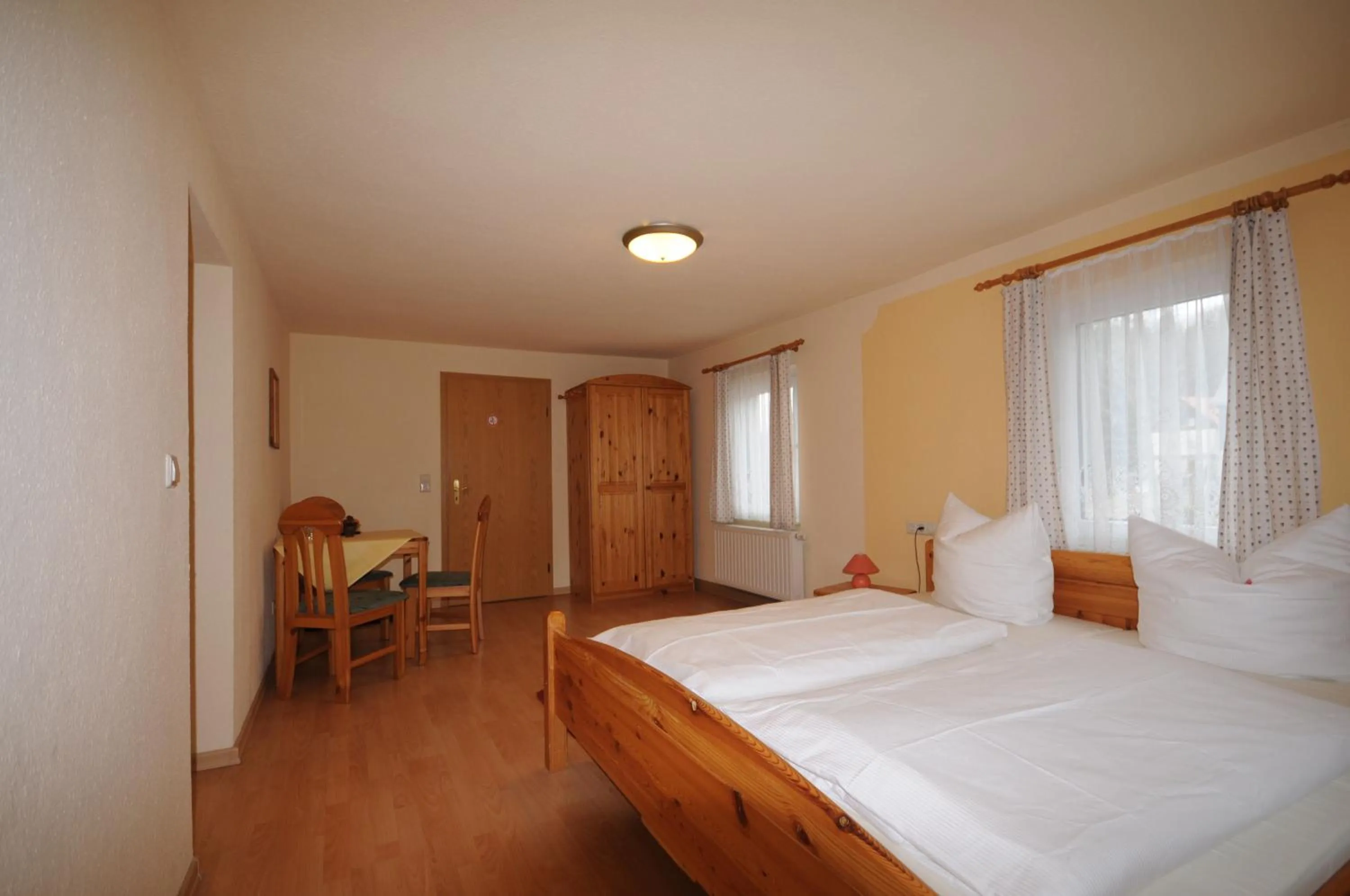 Photo of the whole room, Bed in Pension Klette