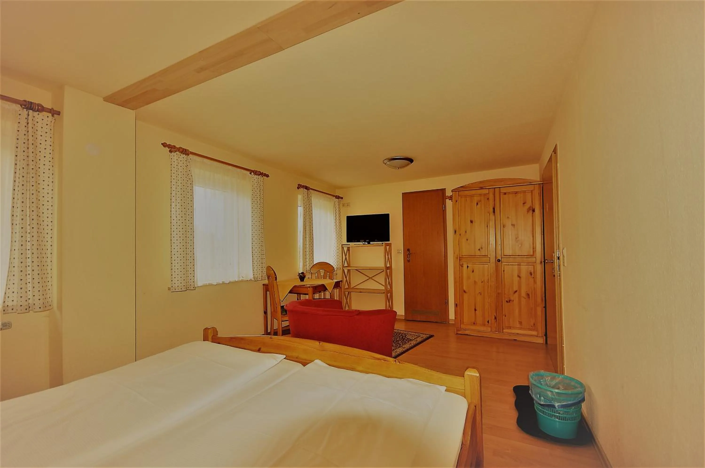 Photo of the whole room, Bed in Pension Klette