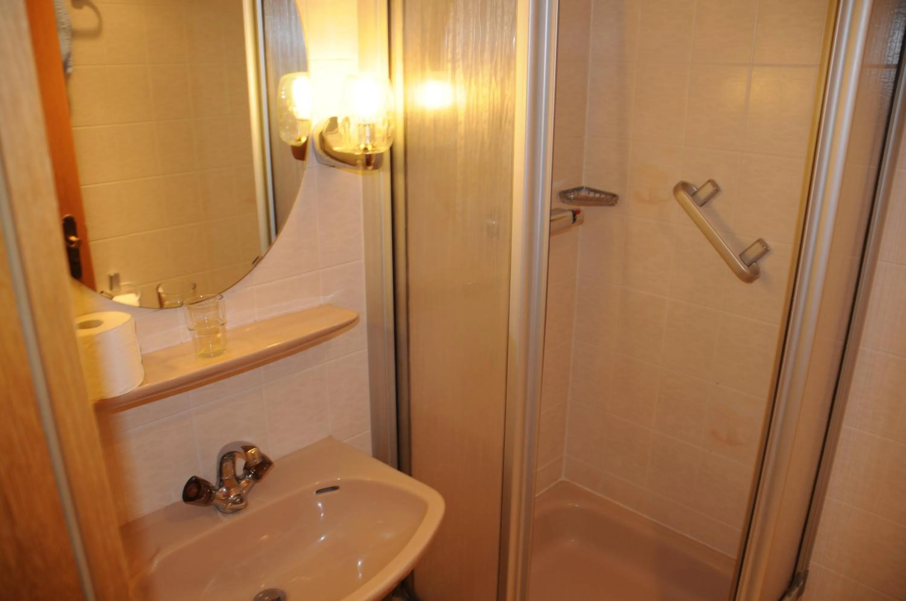 Shower in Pension Klette