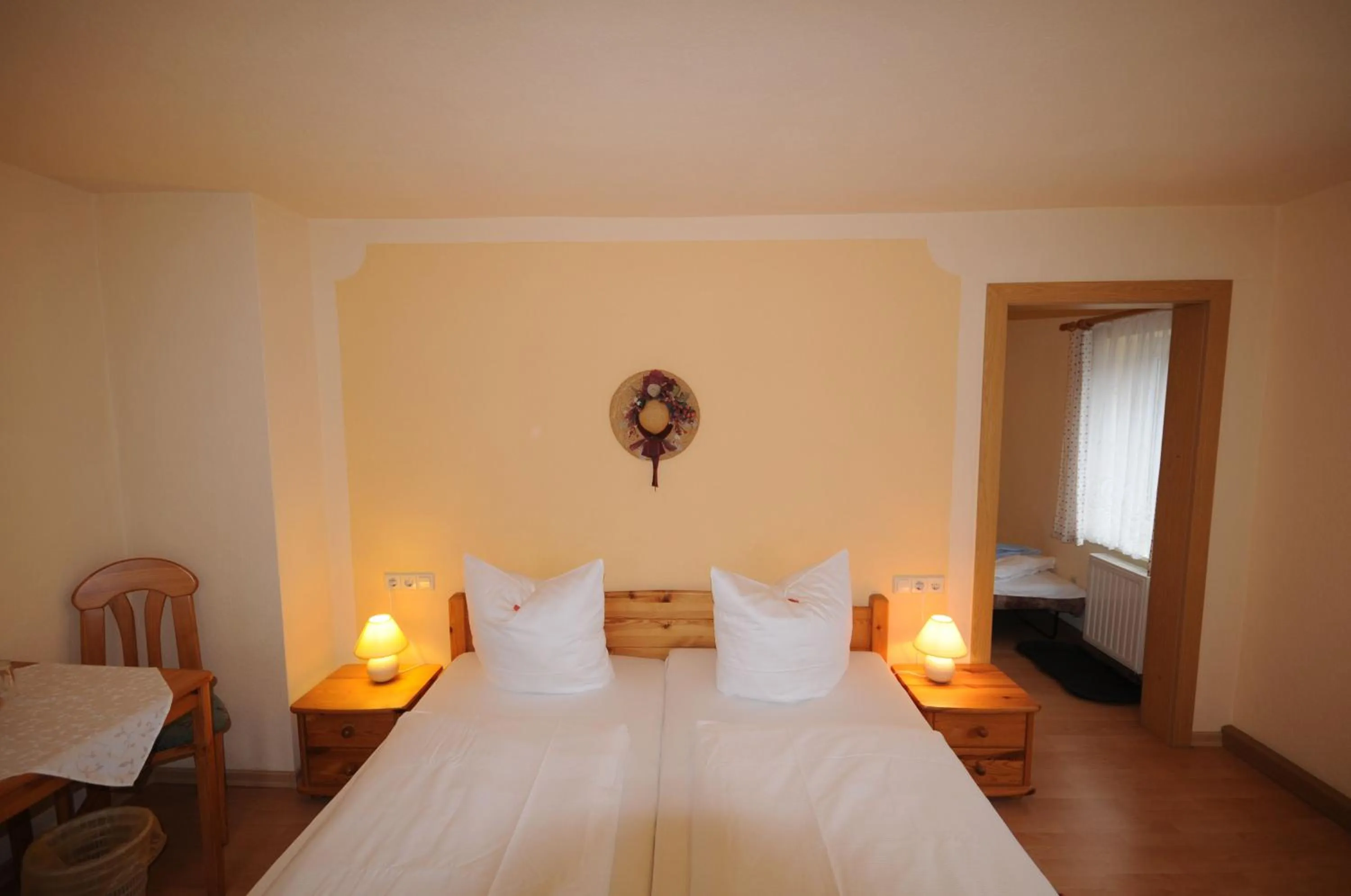 Photo of the whole room, Bed in Pension Klette