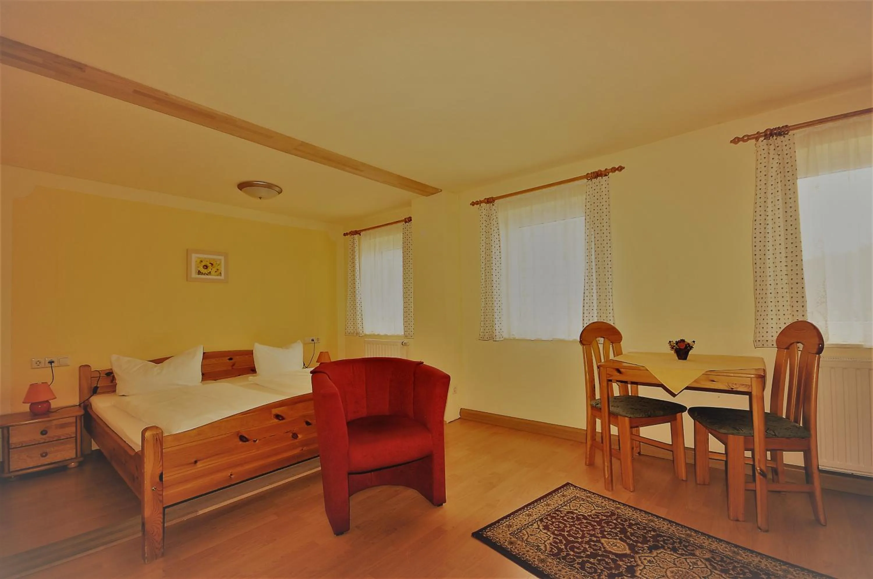 Photo of the whole room, Bed in Pension Klette