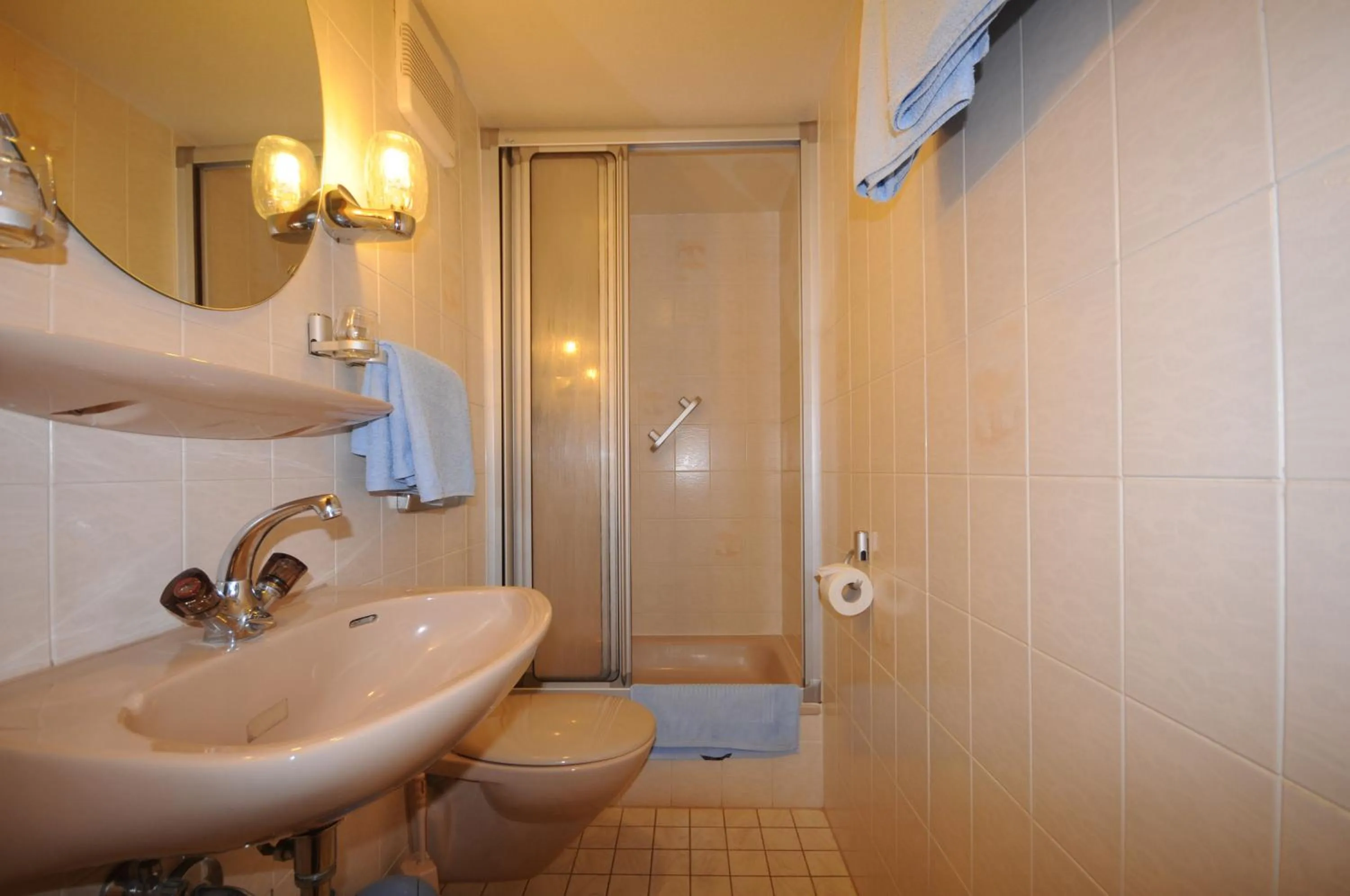 Shower in Pension Klette