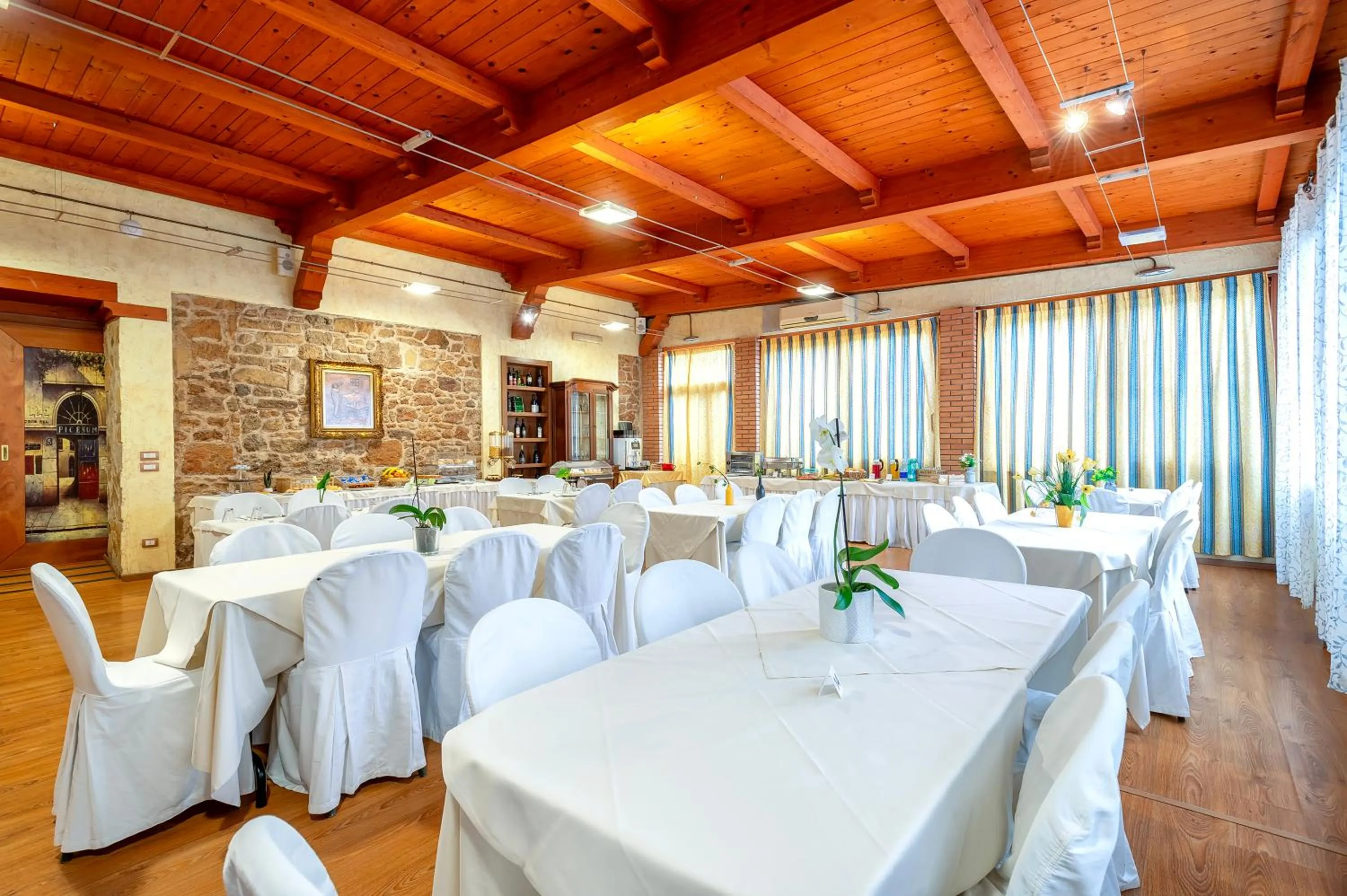 Restaurant/places to eat in Hotel Fertilia