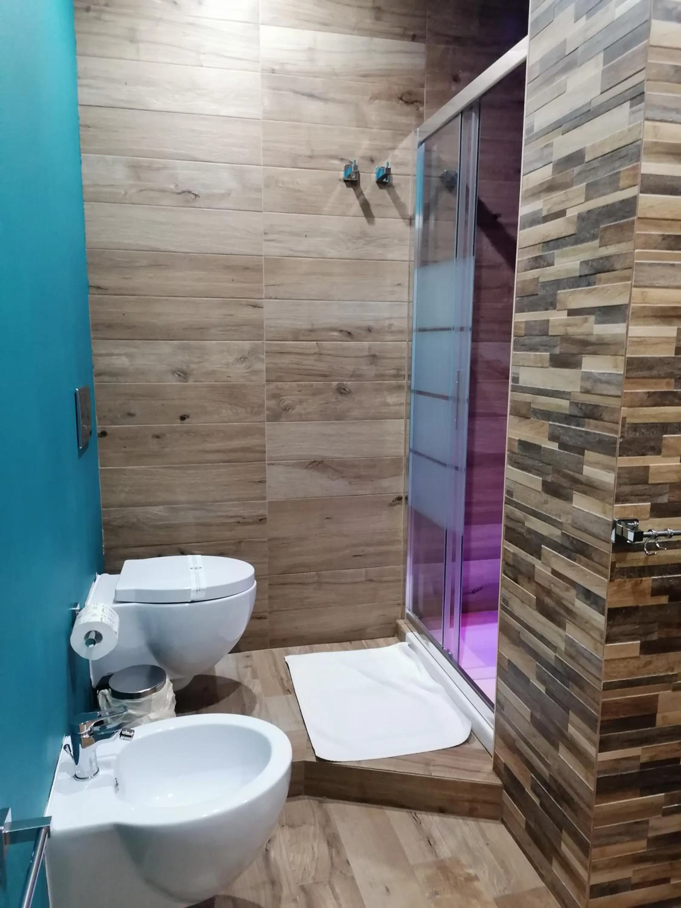 Bathroom in Home Syrakos B&B