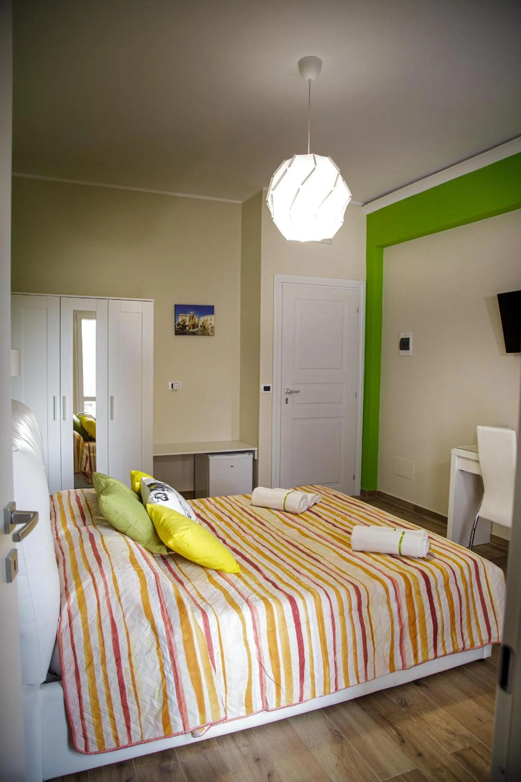 Photo of the whole room in Home Syrakos B&B