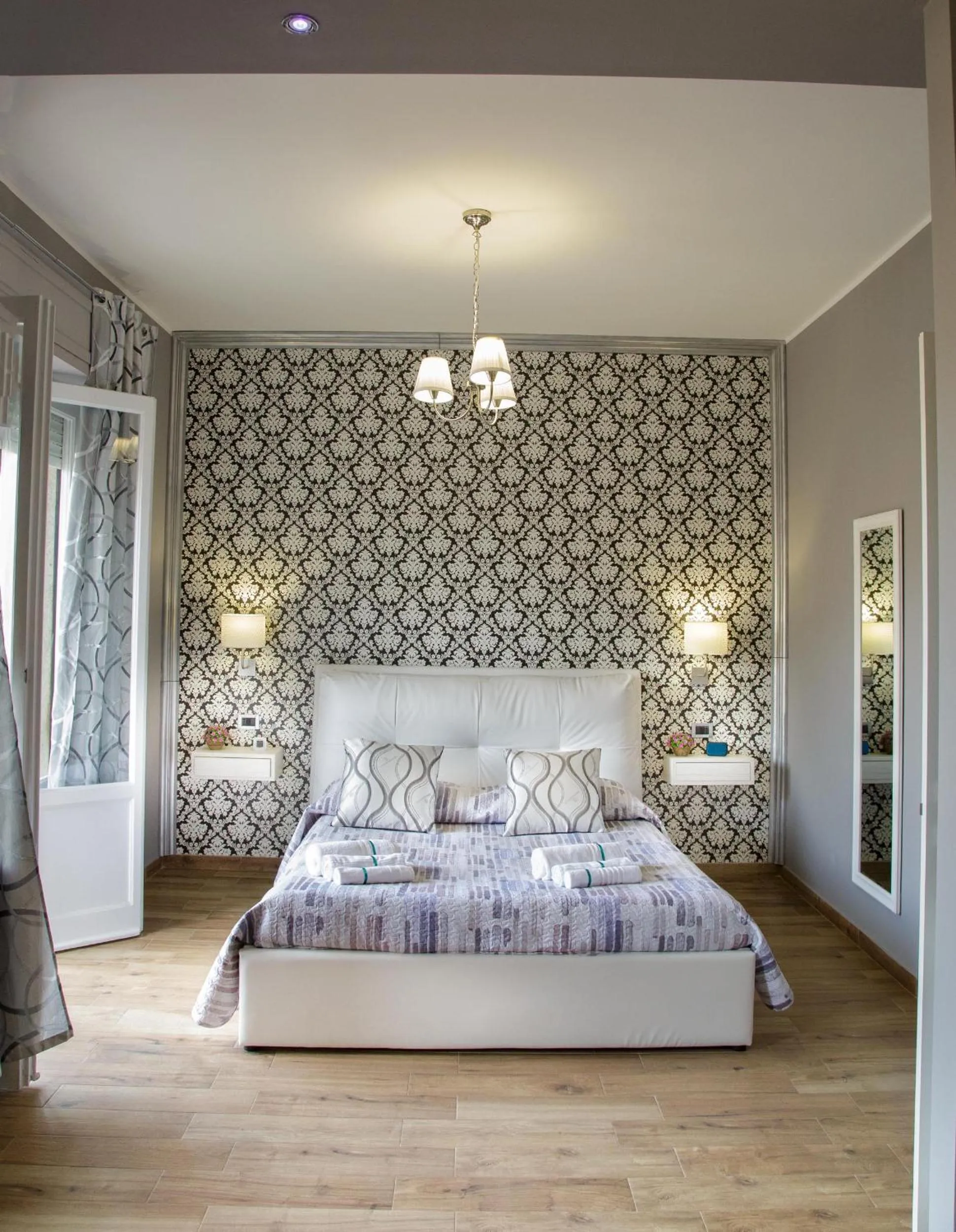 Photo of the whole room in Home Syrakos B&B