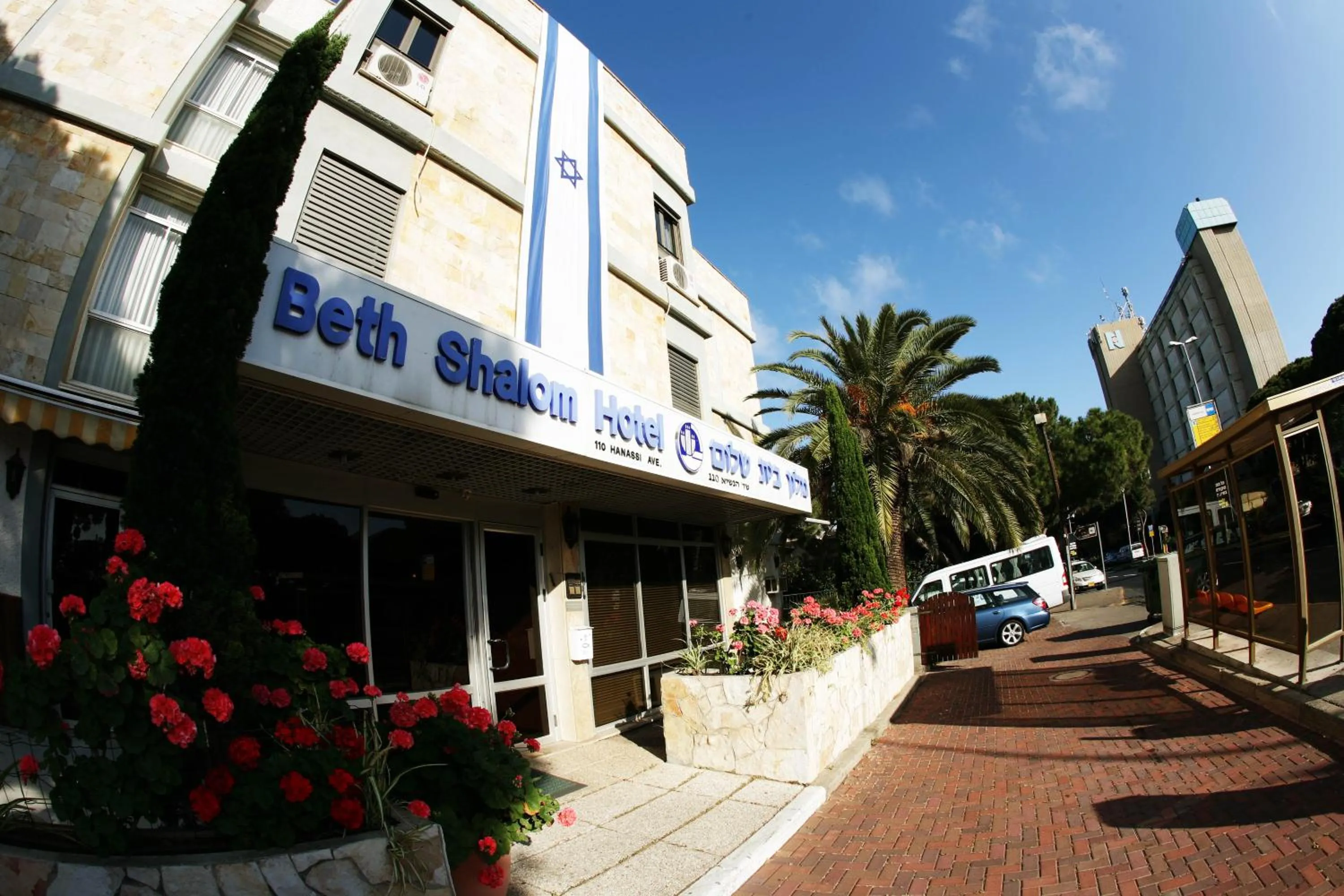 Facade/entrance in Beth-Shalom