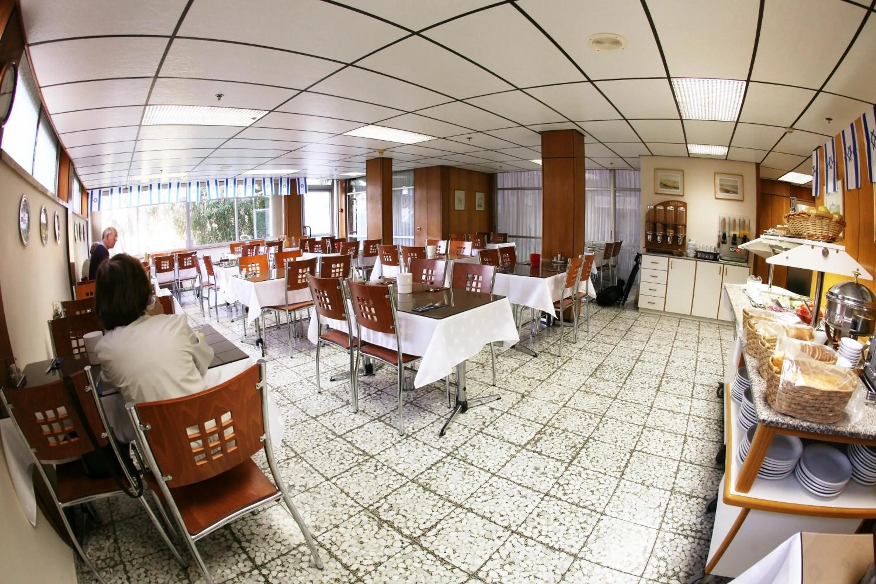 Restaurant/places to eat in Beth-Shalom