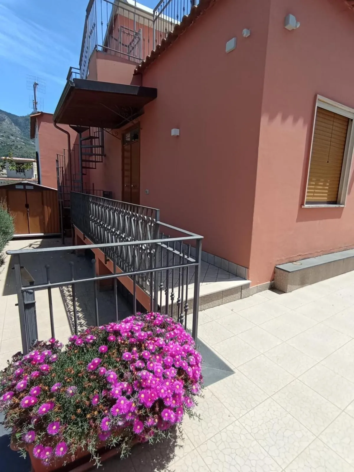 Facade/entrance in Vivere a colori