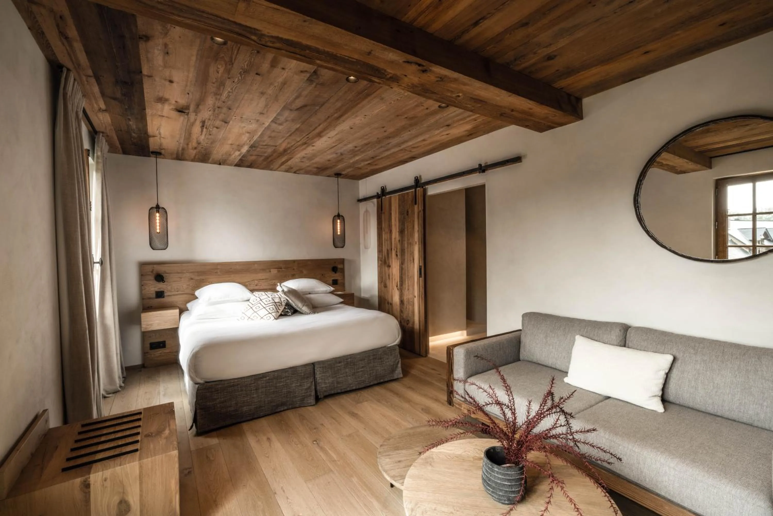 Patio, Bed in Auberge de la Source - Hôtel de Charme, Collection Saint-Siméon