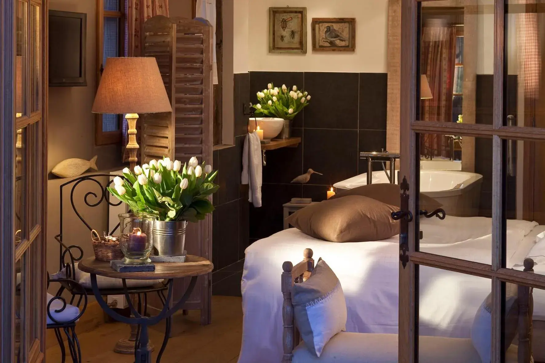 Charming Double Room in Auberge de la Source - Hôtel de Charme, Collection Saint-Siméon Charming Double Room in Auberge de la Source - Hôtel de Charme, Collection Saint-Siméon