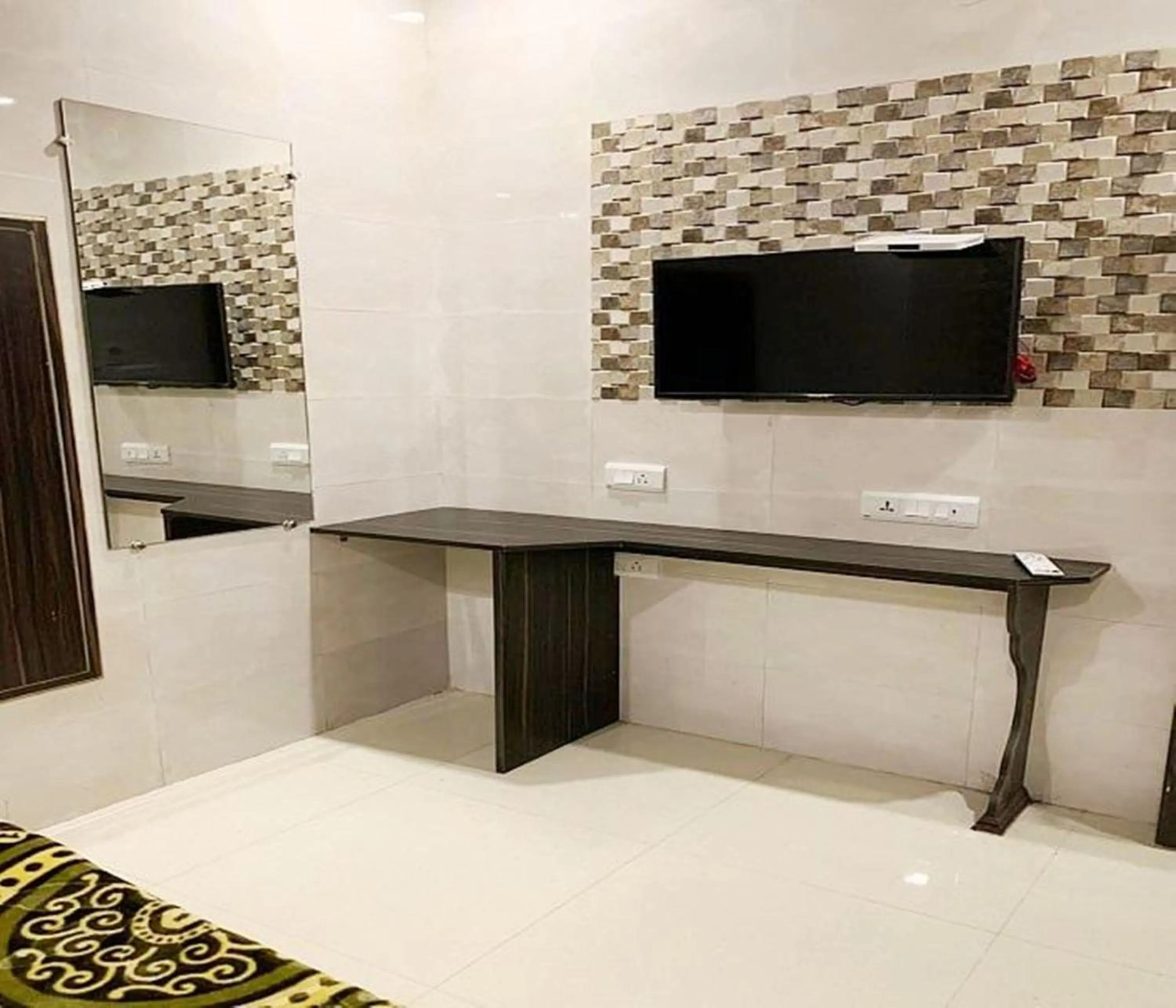 TV and multimedia in Hotel Star Light