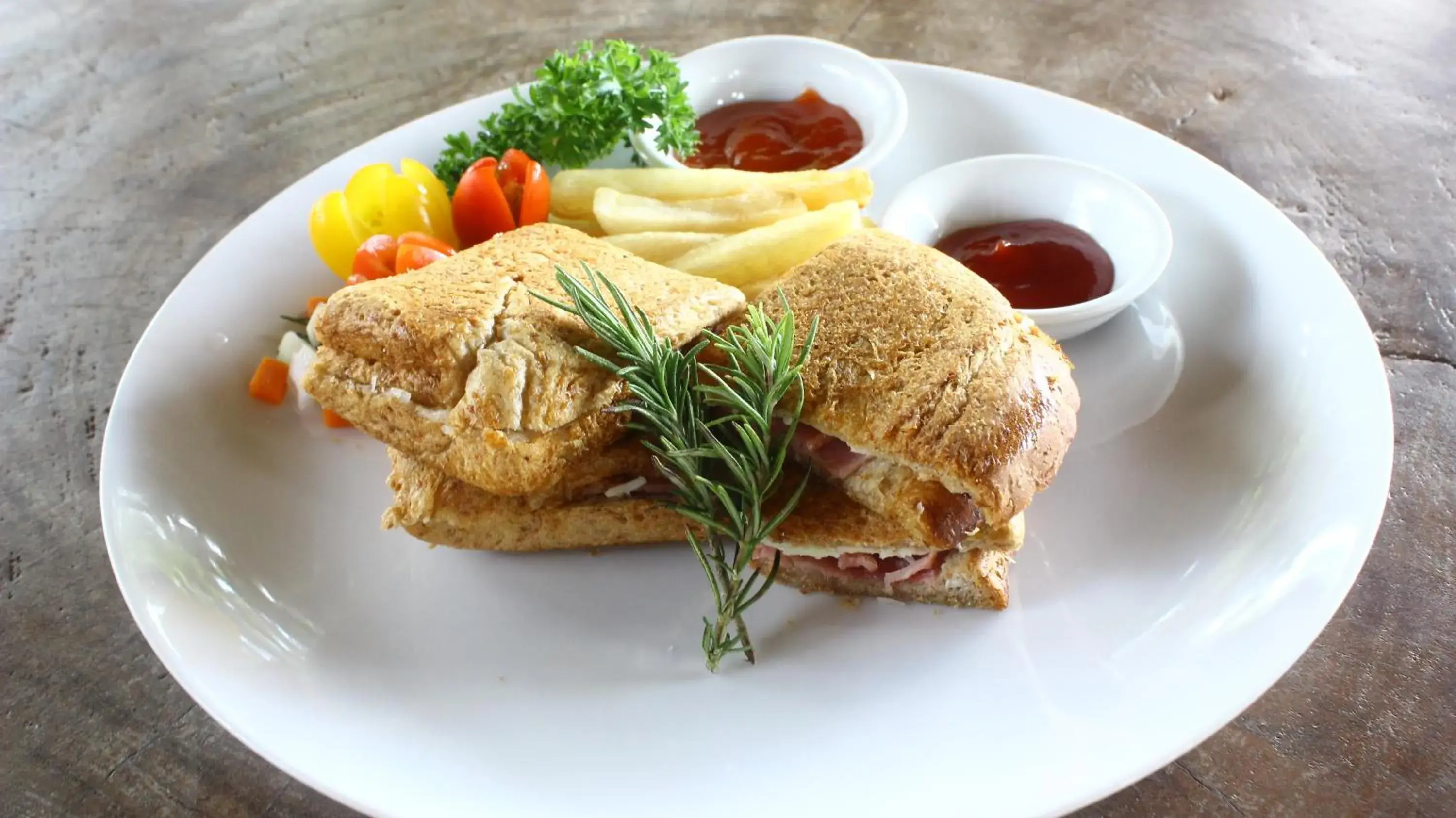 Restaurant/places to eat in Villa Kayu Lama Restaurant/places to eat in Villa Kayu Lama