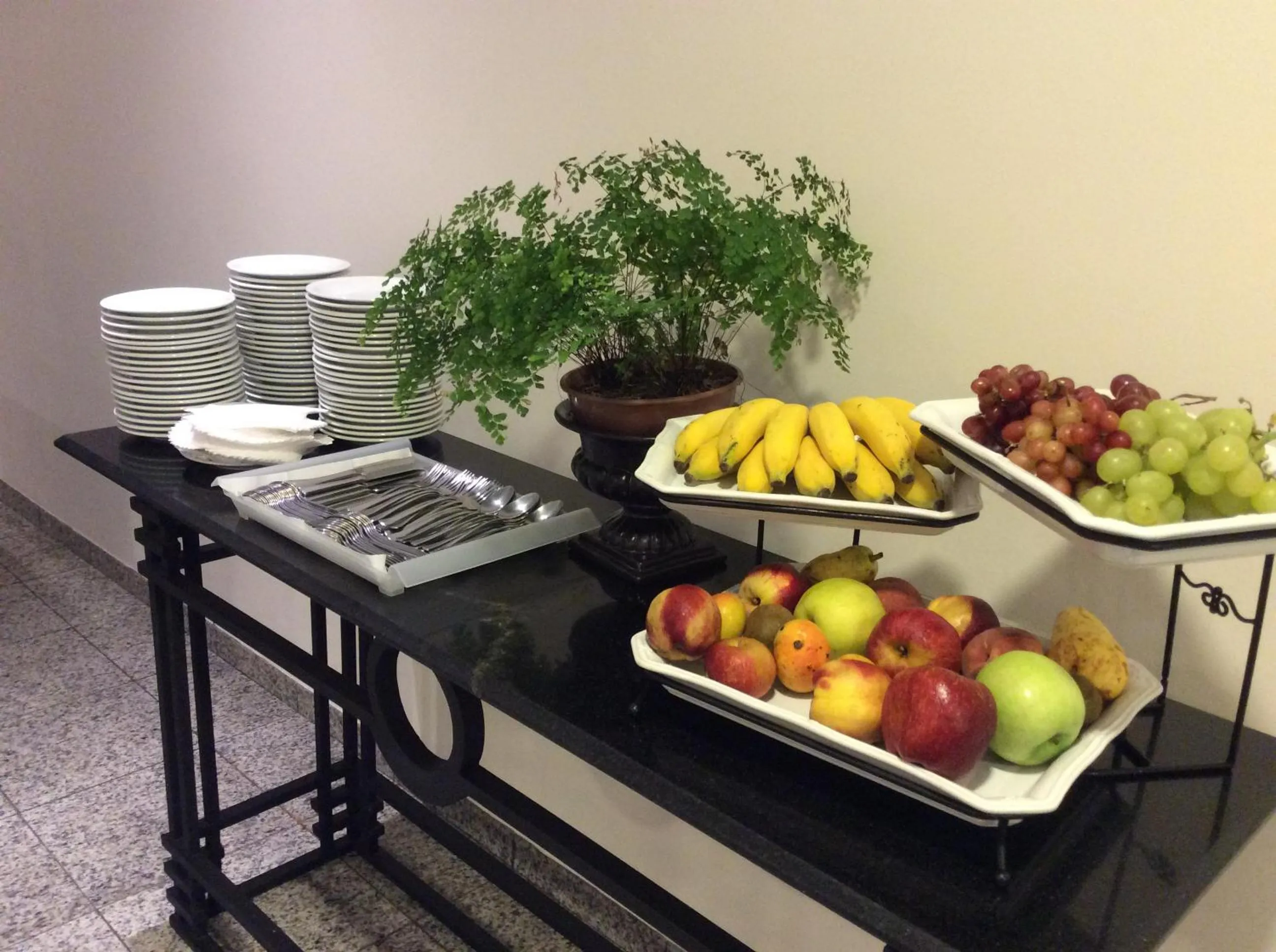 Buffet breakfast in Mara Turismo Hotel