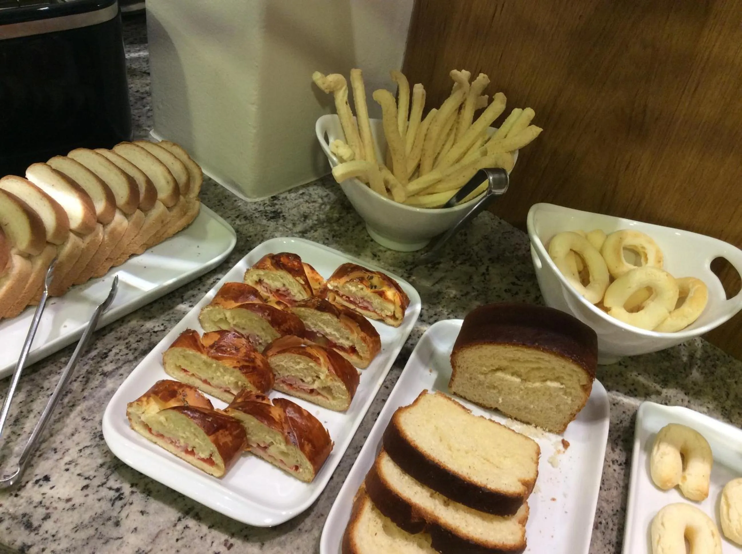 Buffet breakfast in Mara Turismo Hotel