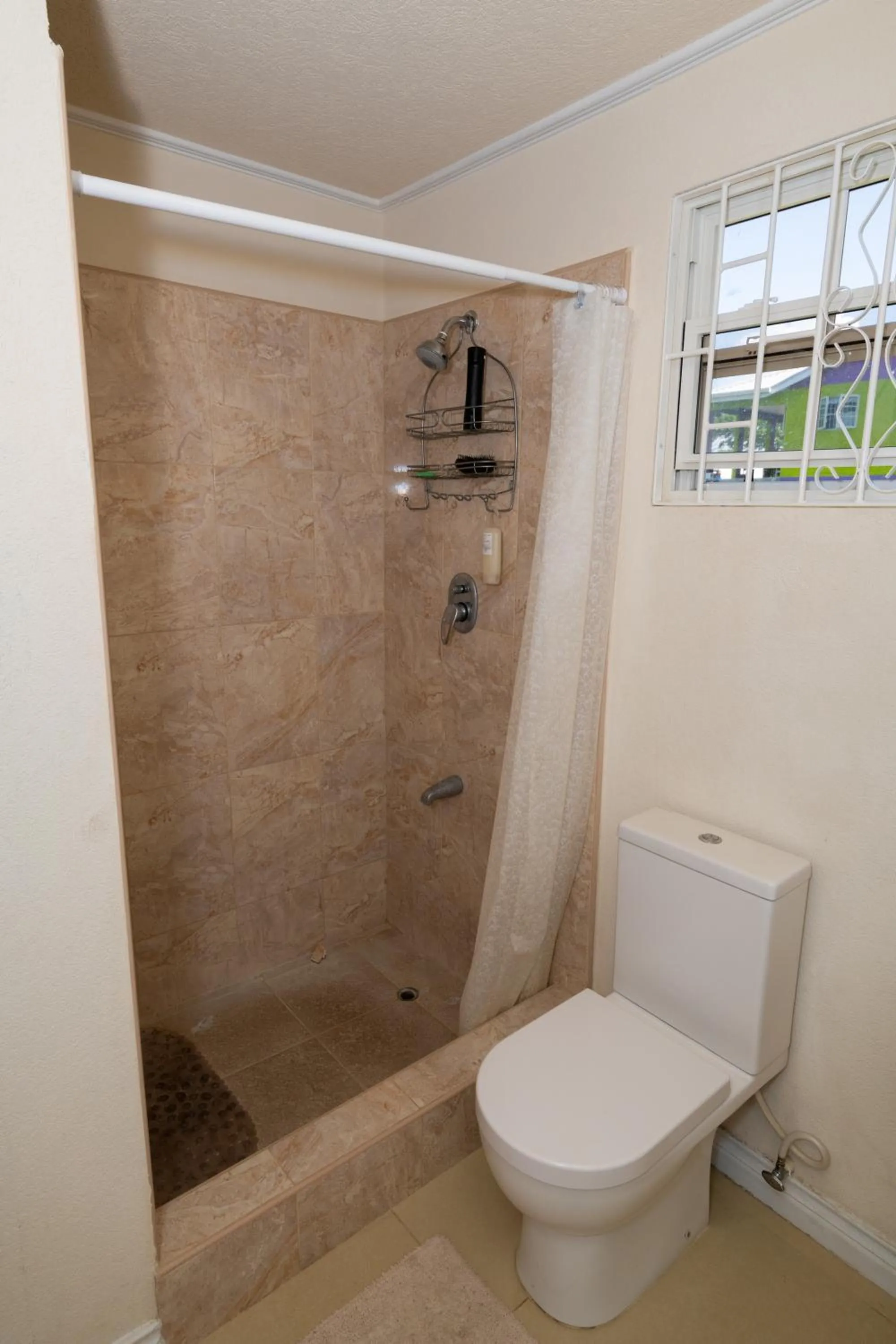 Bathroom in THE COTTAGE, SAINT DAVIDS