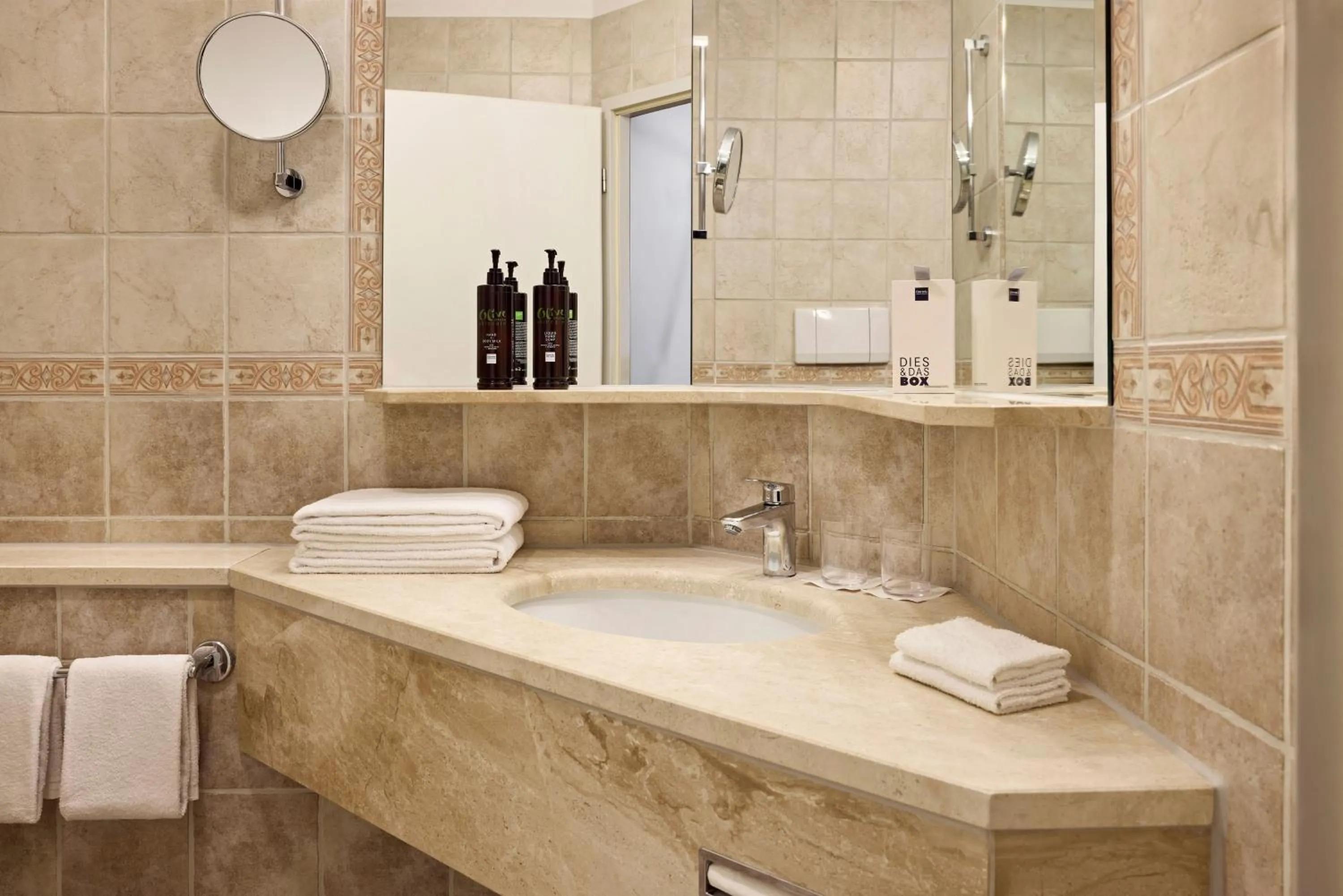 Bathroom in Dorint MARC AUREL Spa & Golf Resort