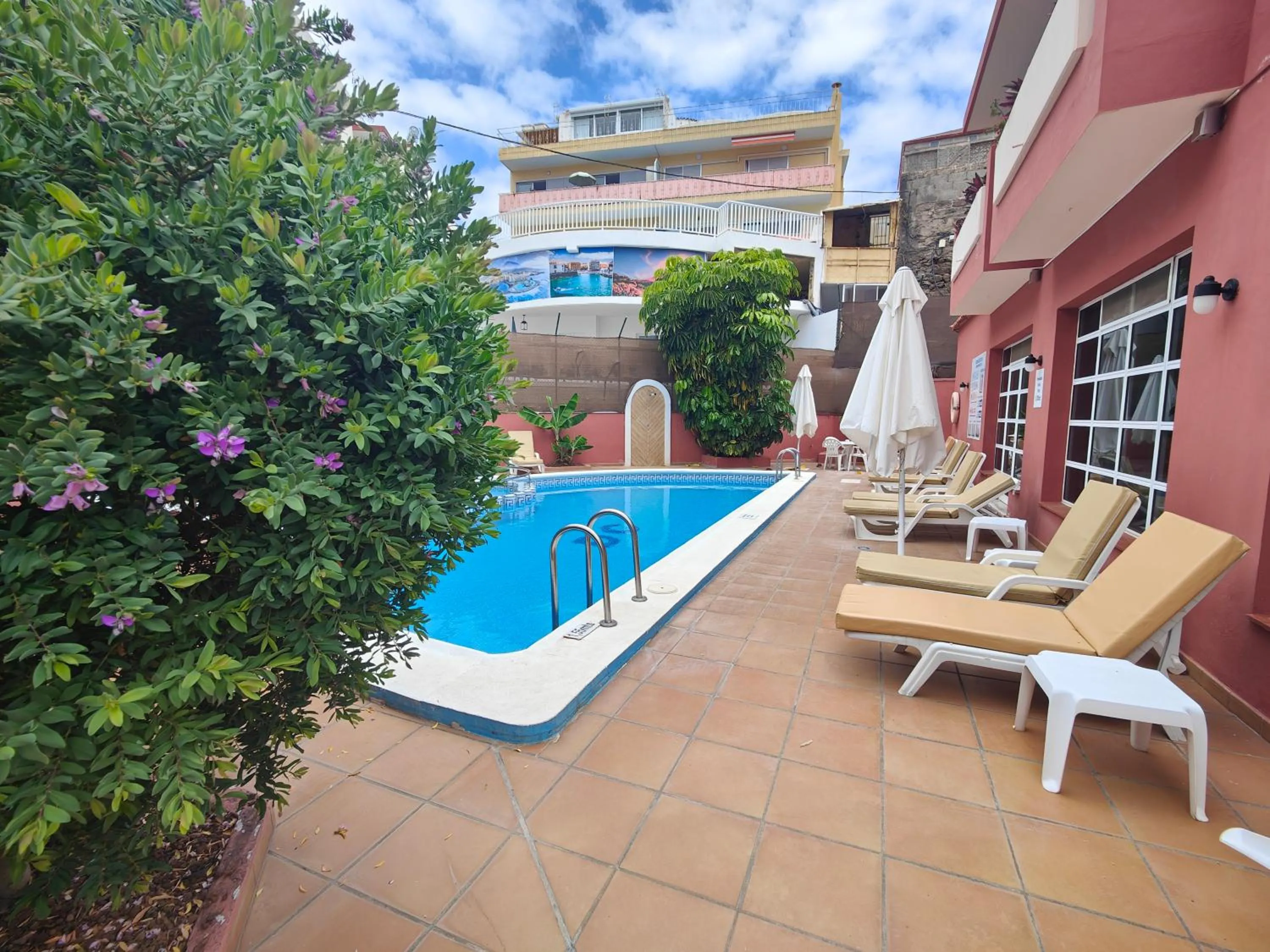 Swimming pool in Hotel Don Cándido