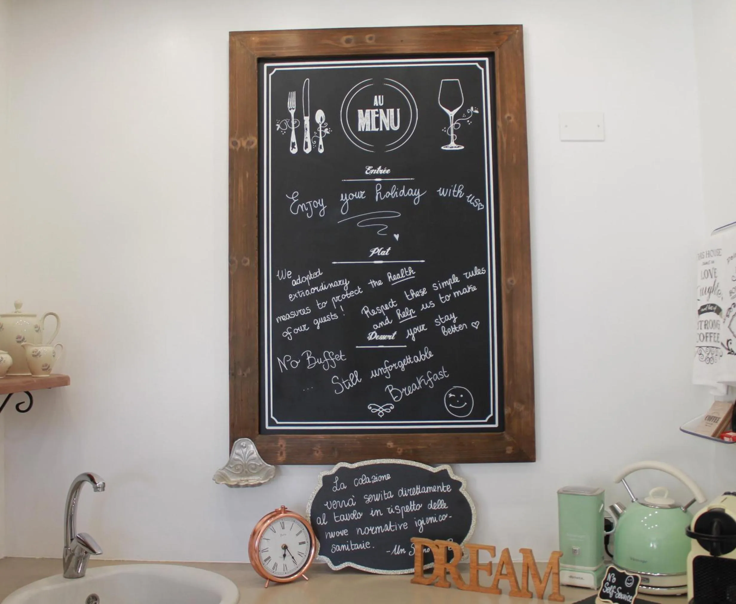 Communal lounge/ TV room in Un sogno B&B