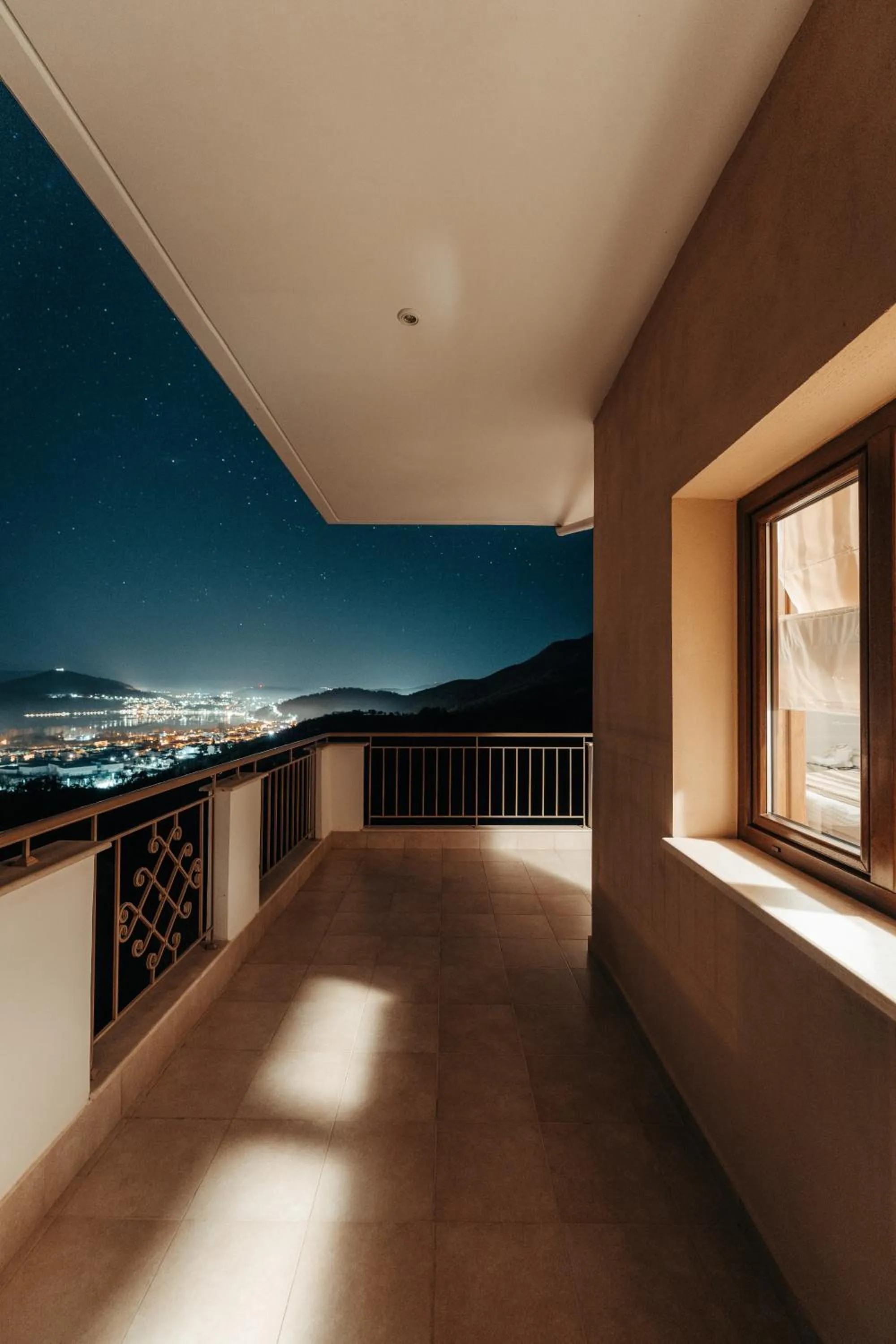 Location in Enastron View Hotel