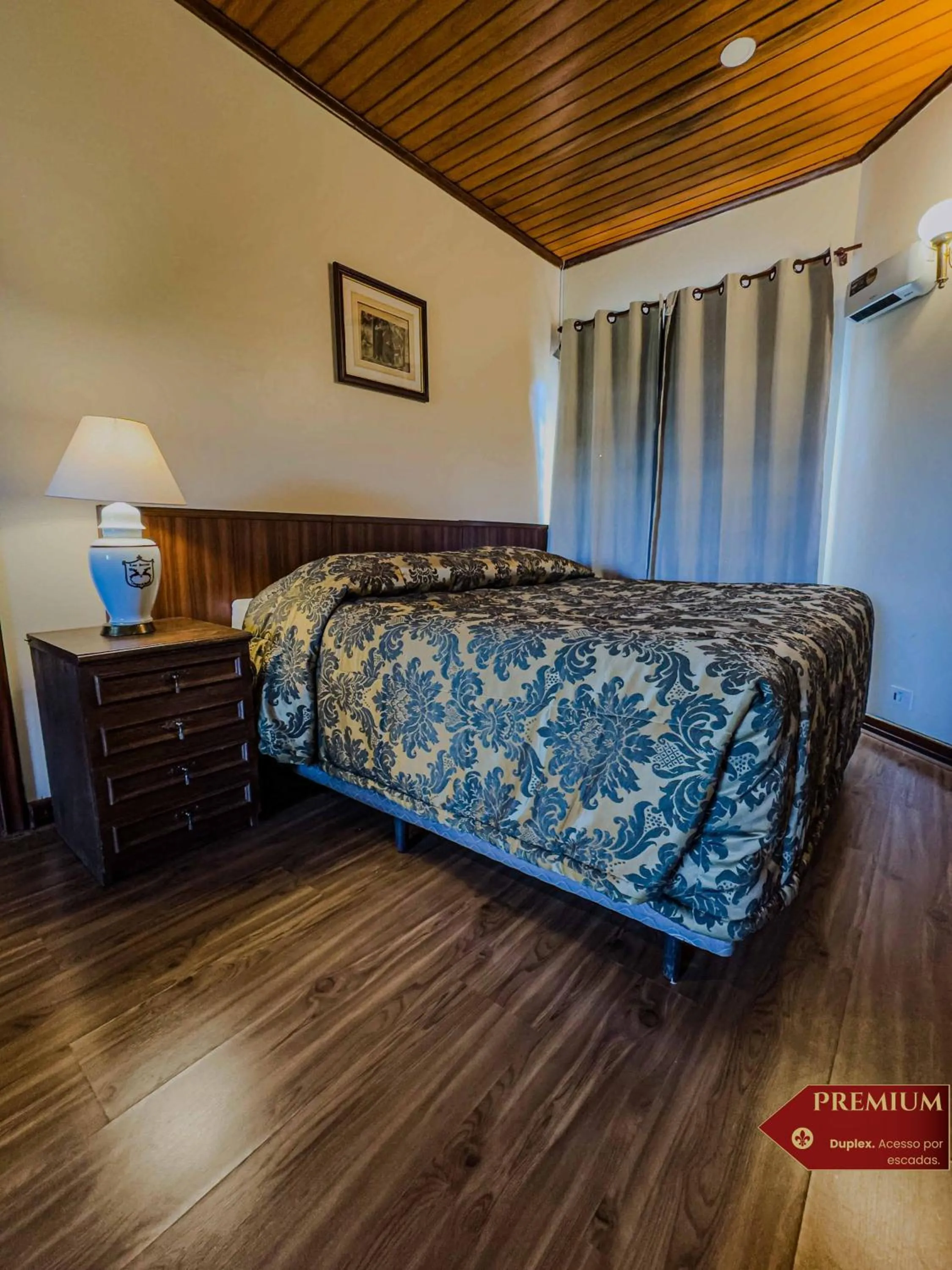 Bedroom, Bed in Hotel Castelo Nacional Inn Campos do Jordão