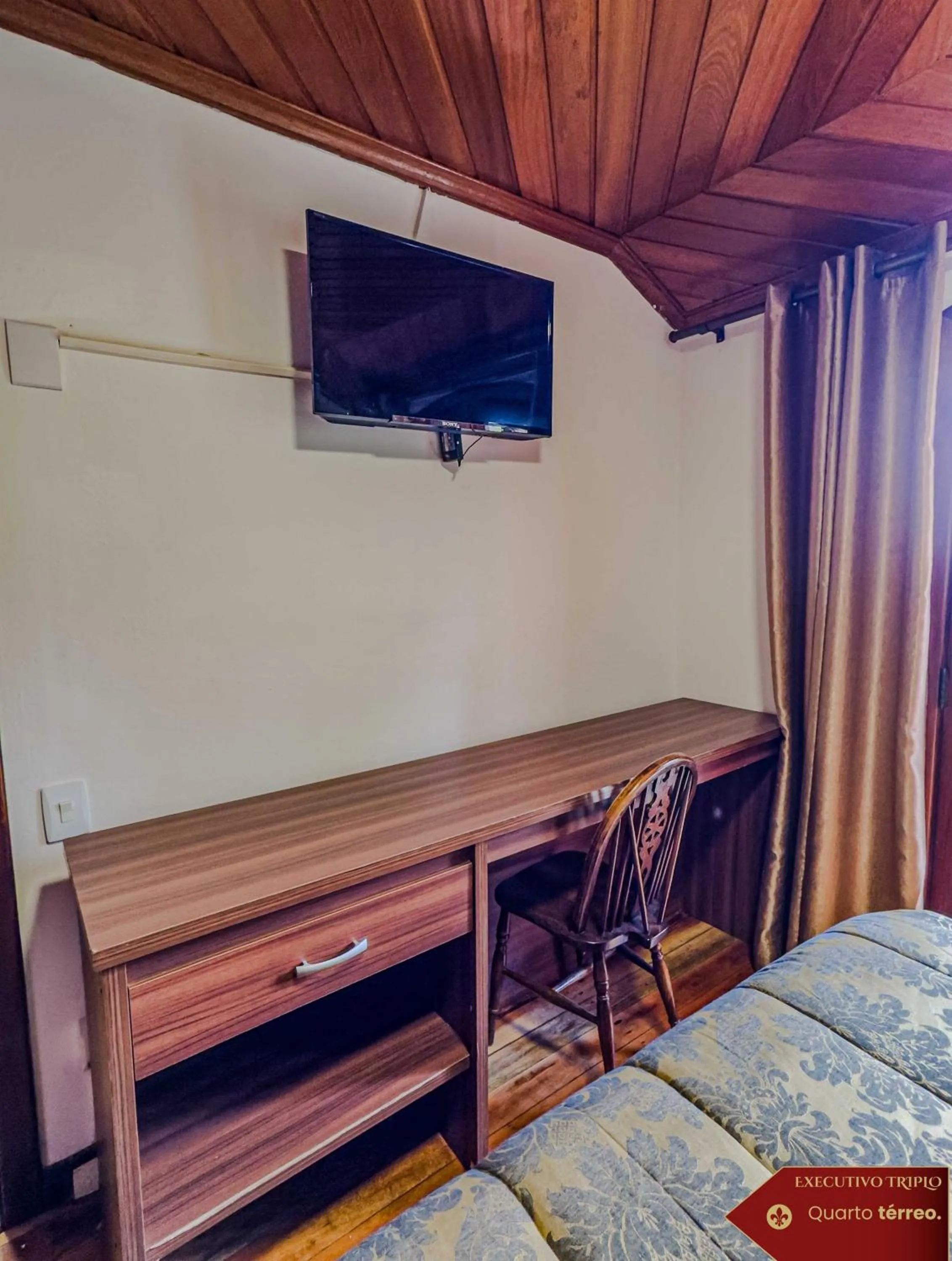 Bedroom, Bed in Hotel Castelo Nacional Inn Campos do Jordão