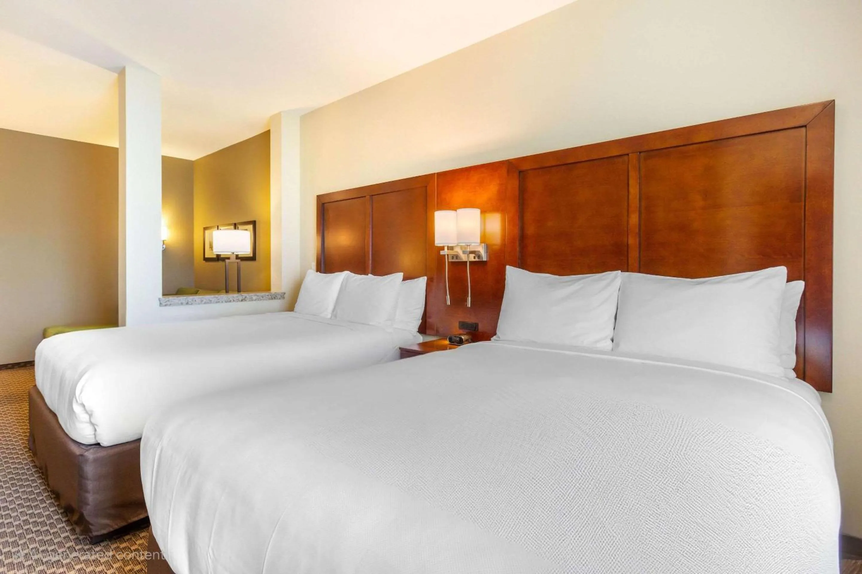 Bedroom, Bed in Comfort Suites Burlington near I-5