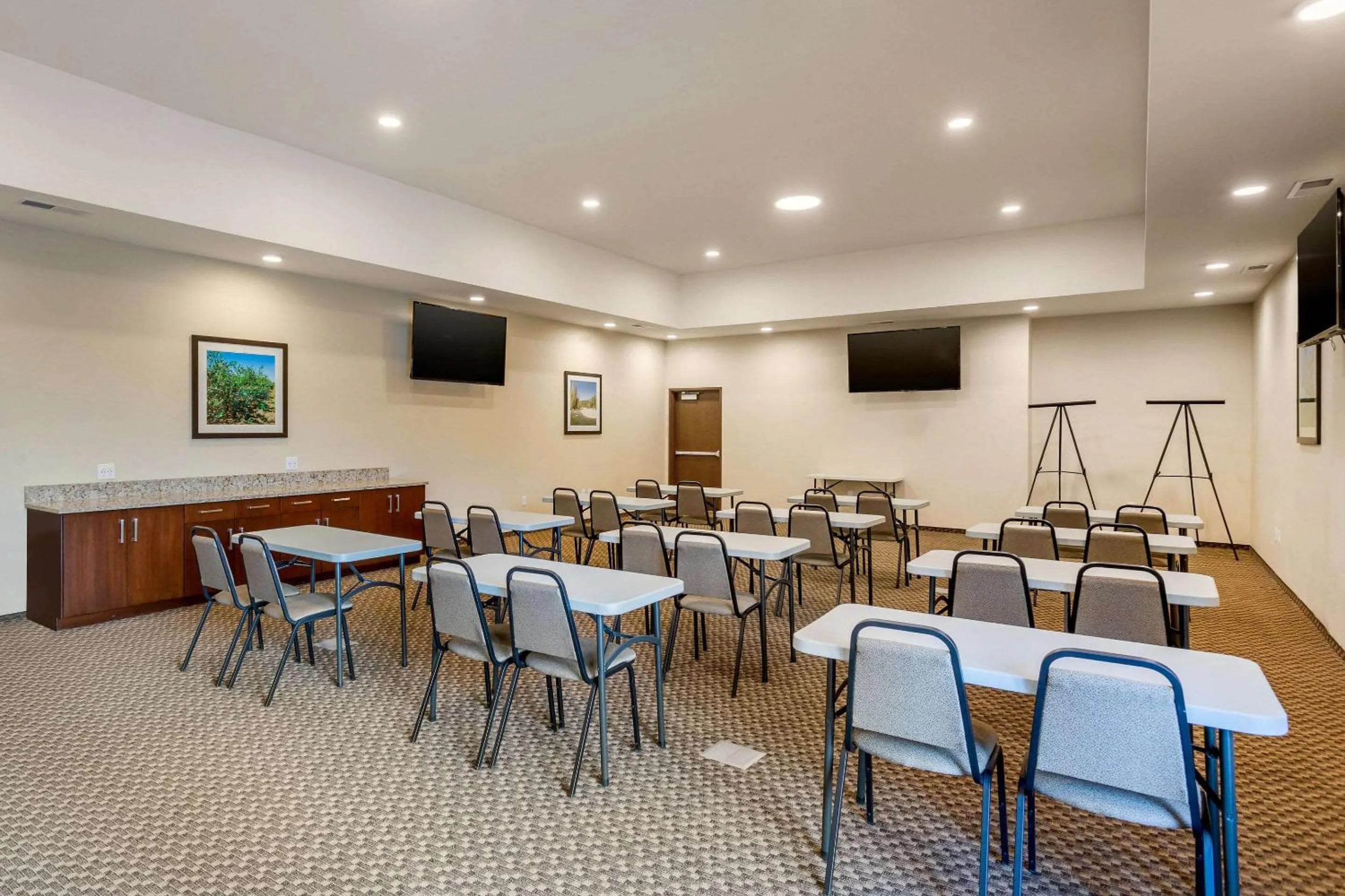 Meeting/conference room in Comfort Suites Burlington near I-5