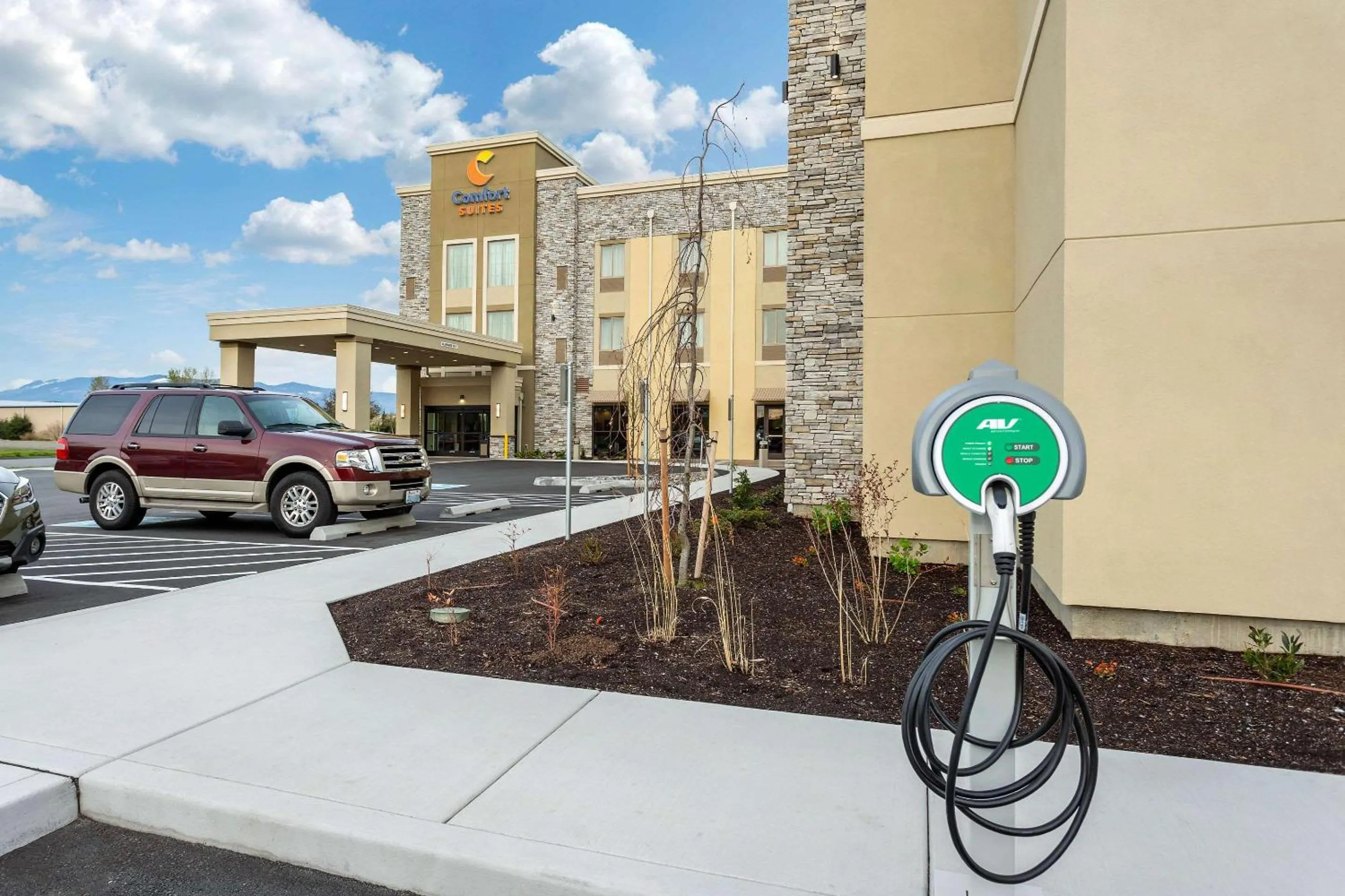 Property building in Comfort Suites Burlington near I-5