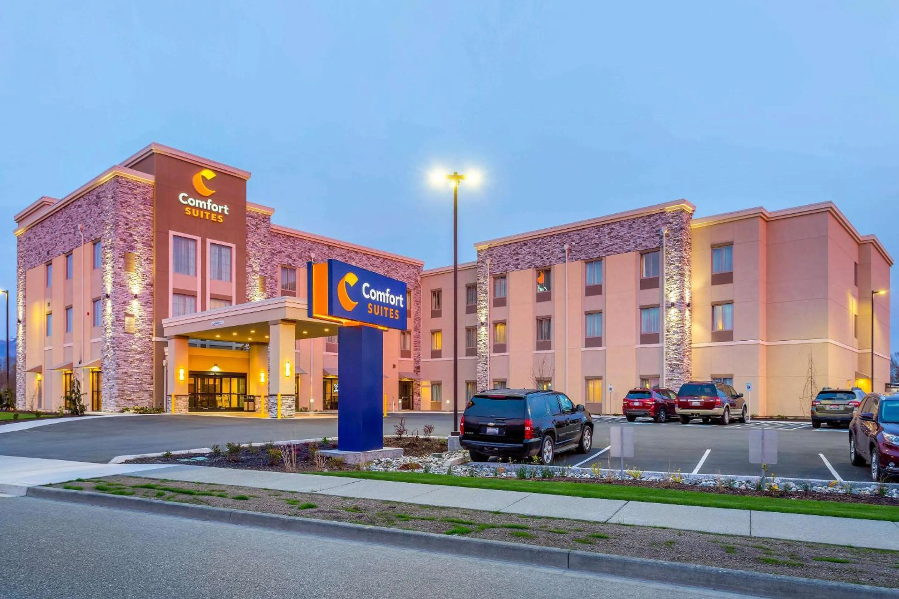 Property building in Comfort Suites Burlington near I-5