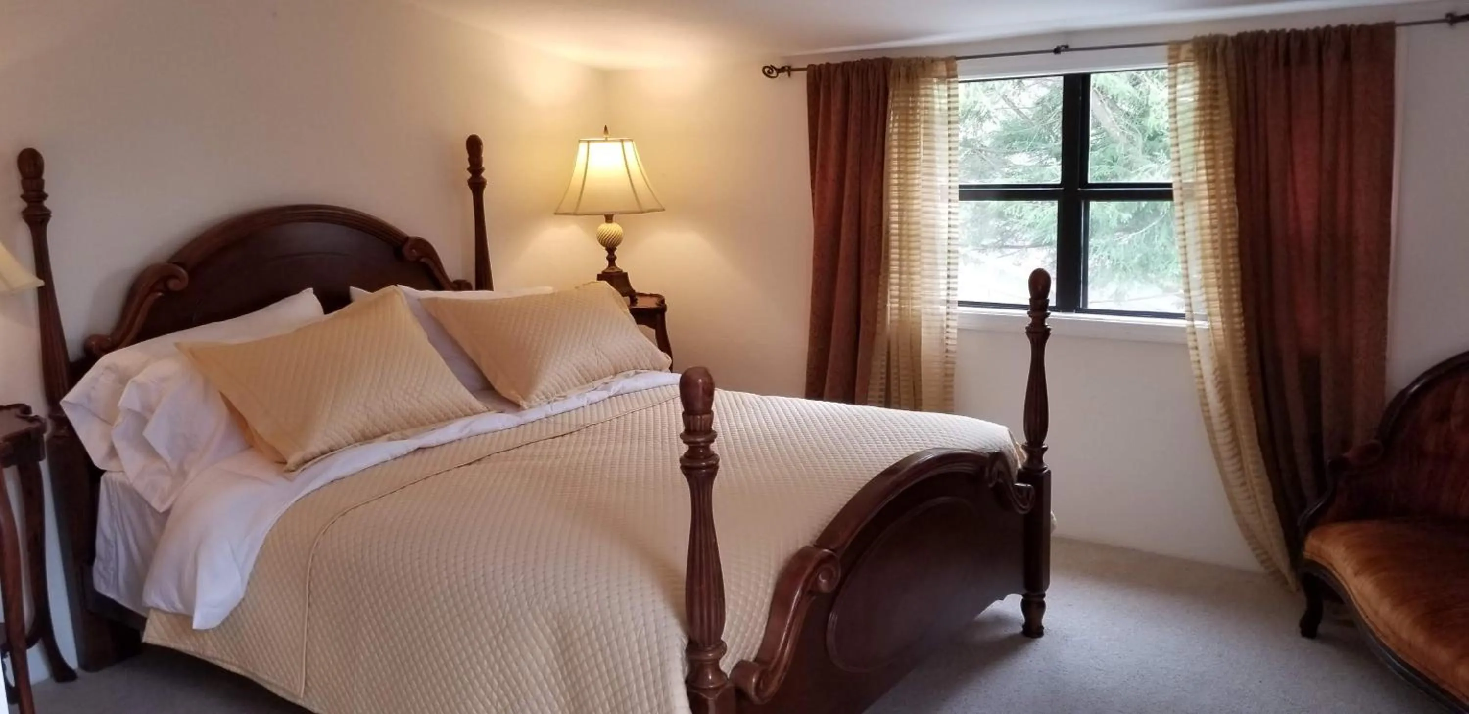 Bed in Lily Creek Lodge