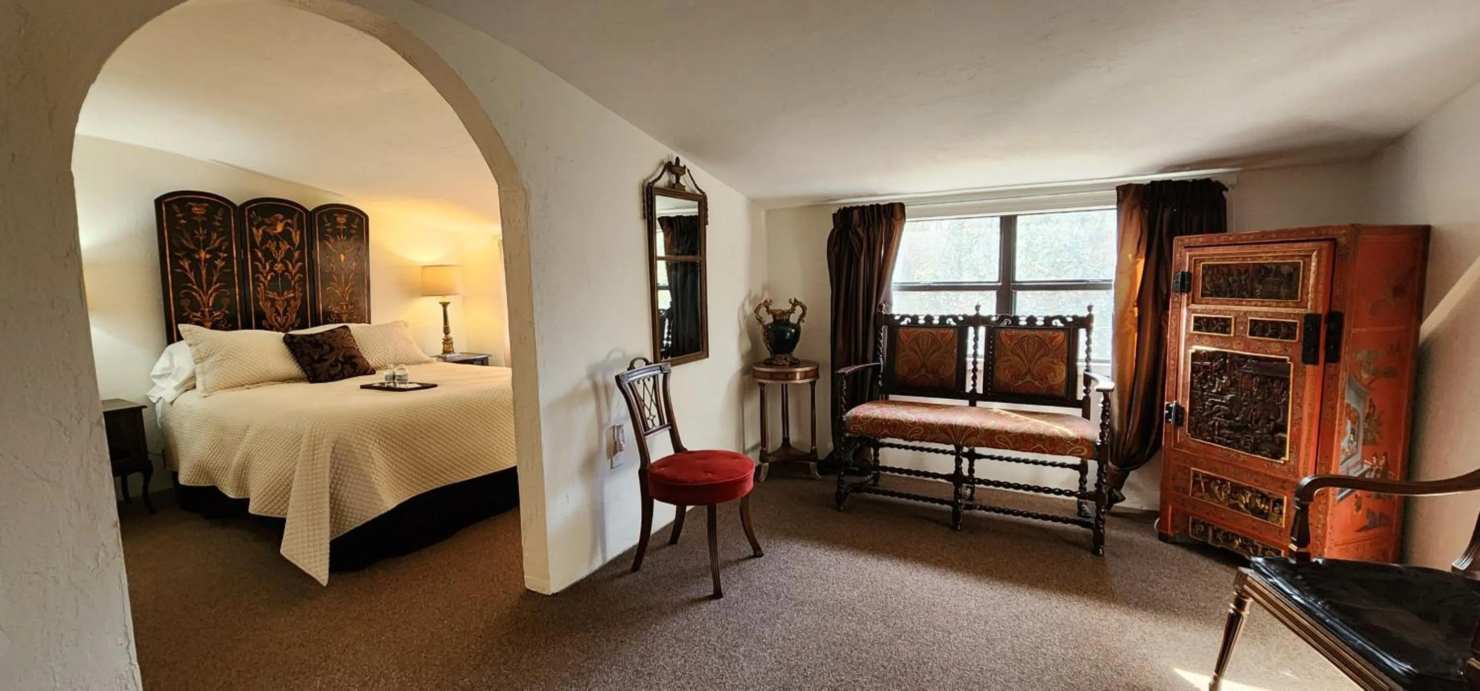 Bed in Lily Creek Lodge