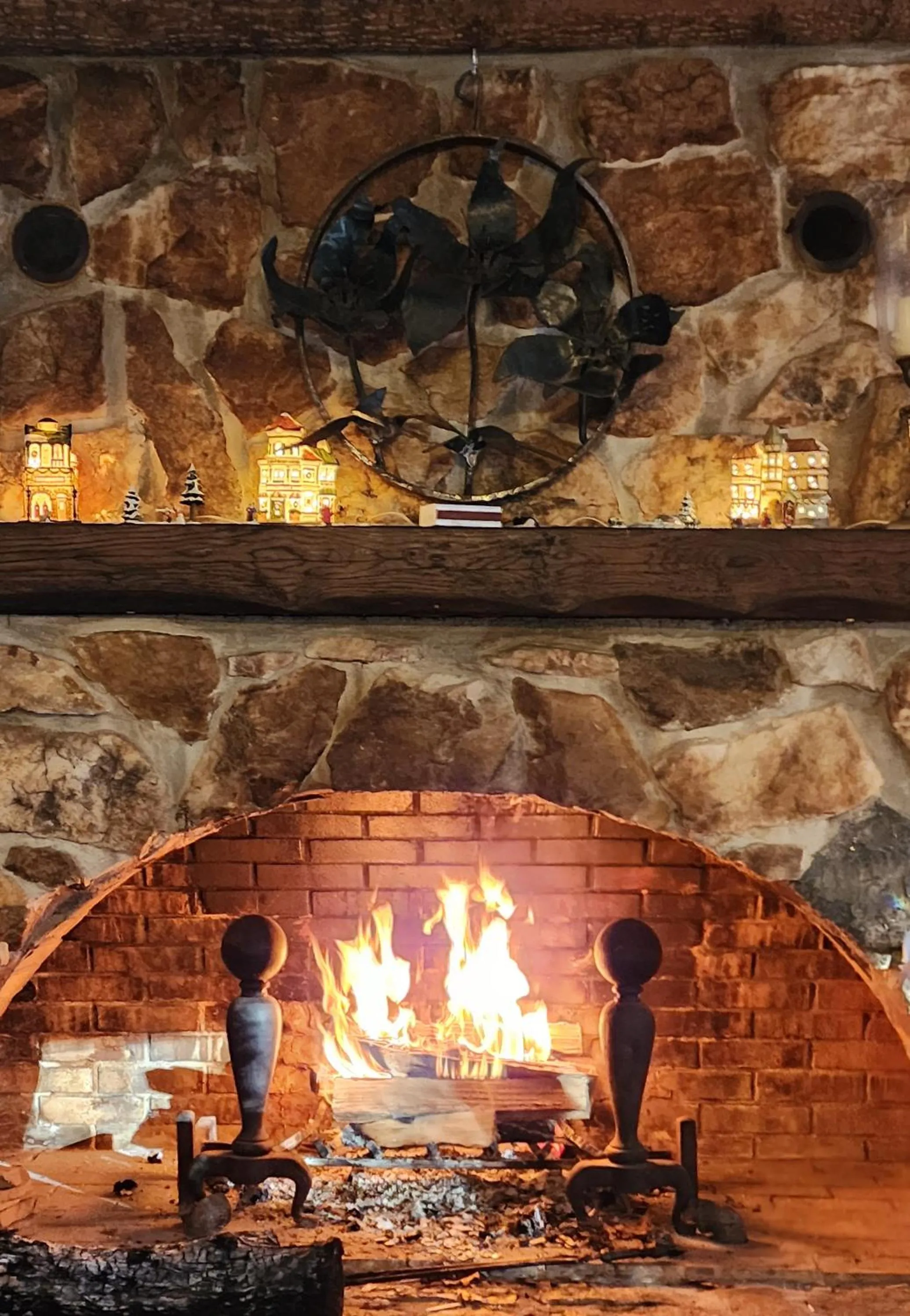Living room in Lily Creek Lodge