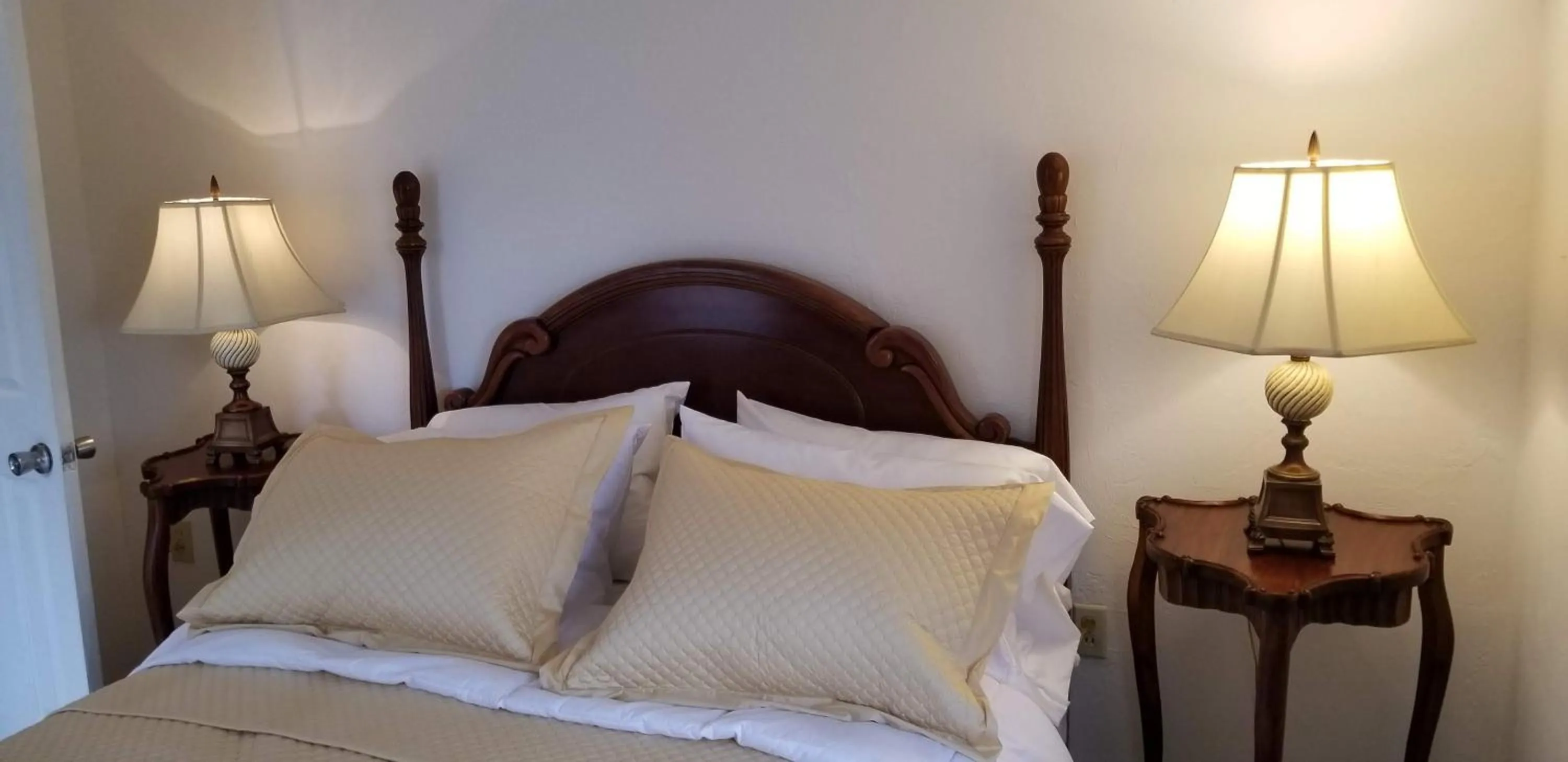 Bed in Lily Creek Lodge