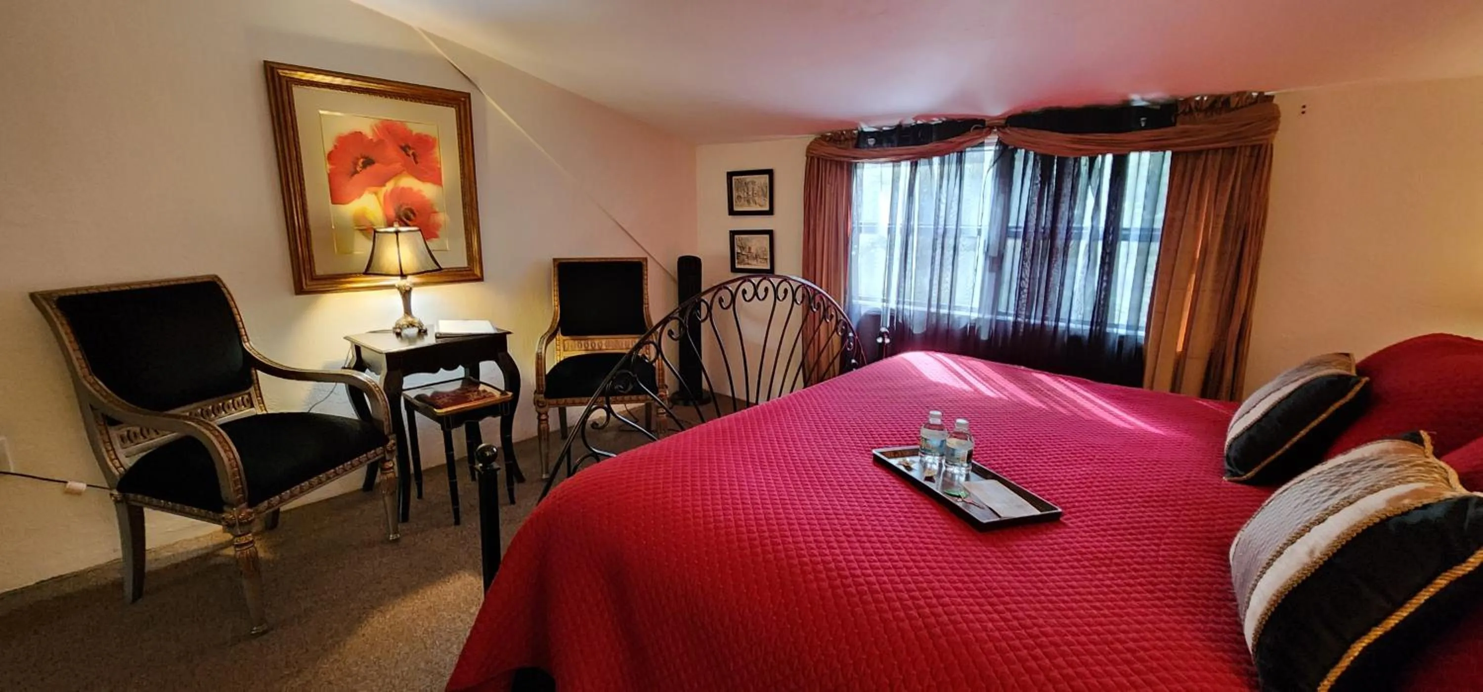 Bed in Lily Creek Lodge