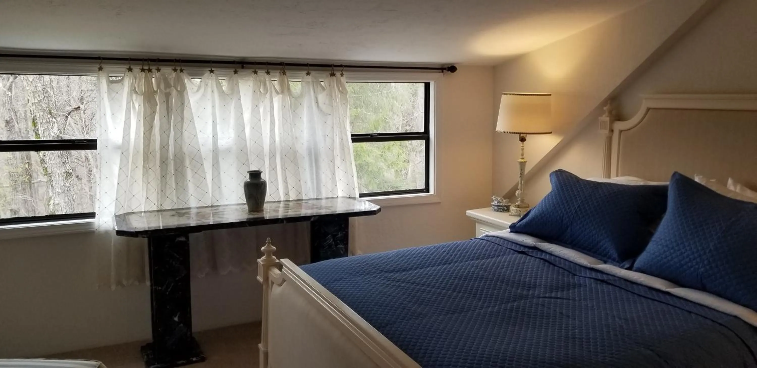 View (from property/room), Bed in Lily Creek Lodge