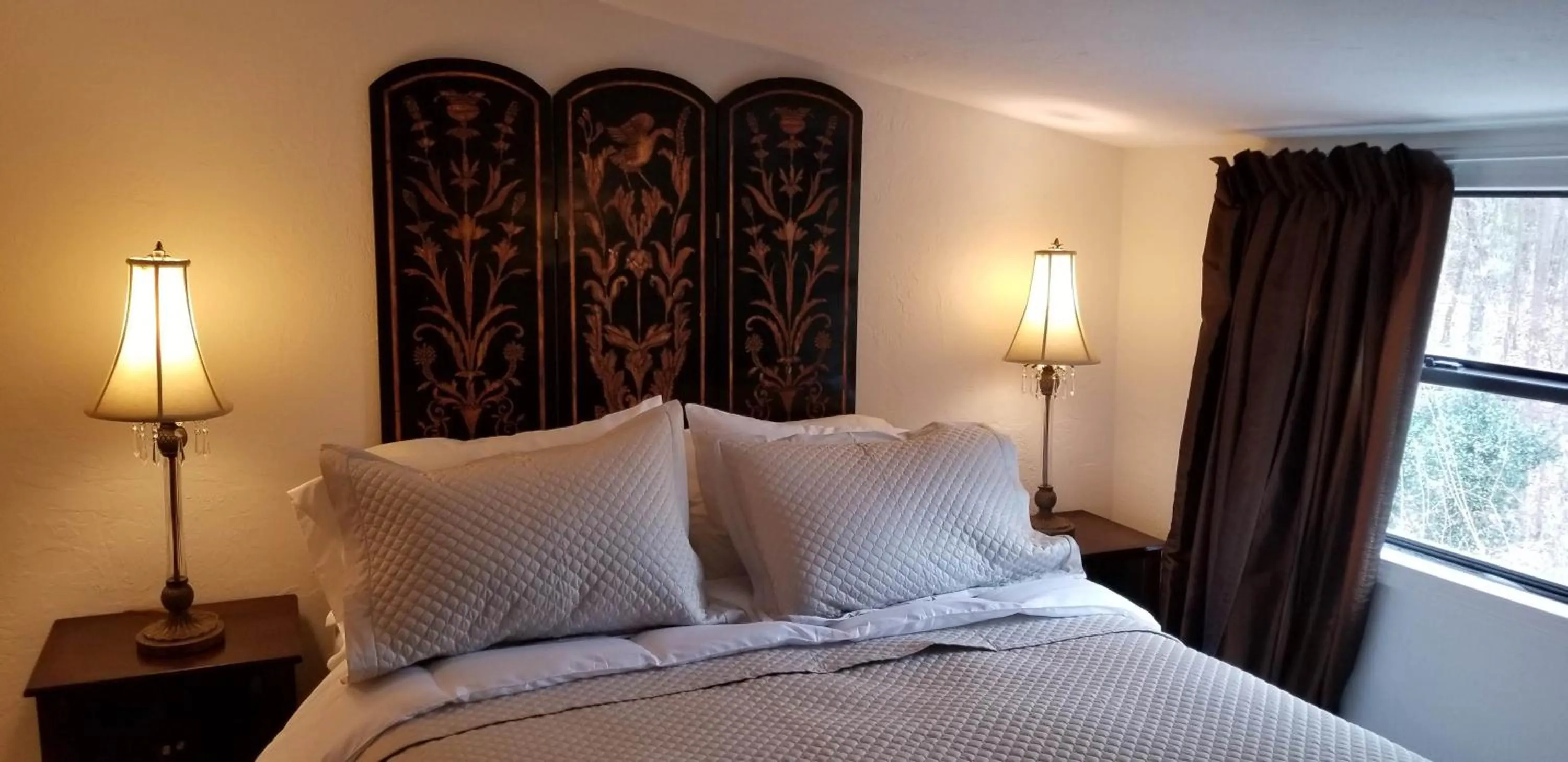 Bed in Lily Creek Lodge