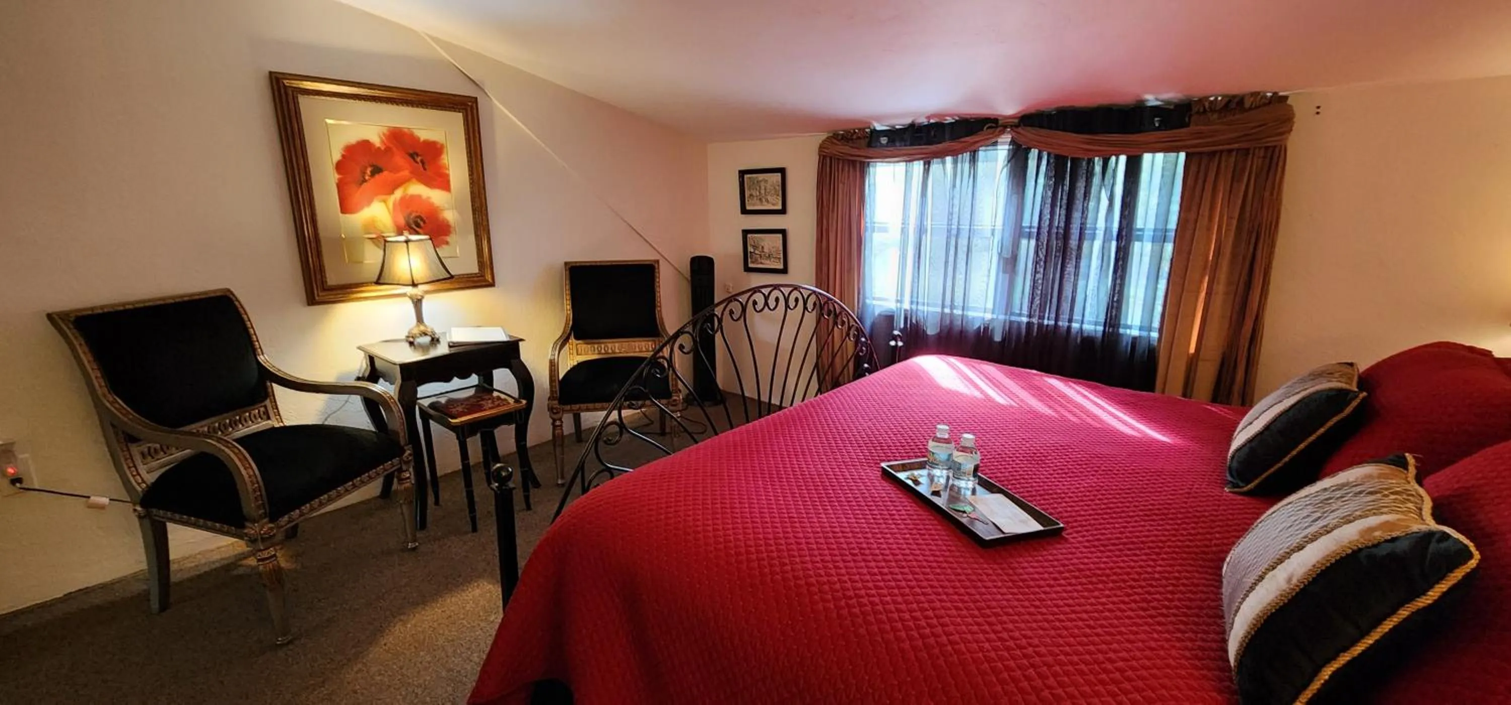 Bed in Lily Creek Lodge