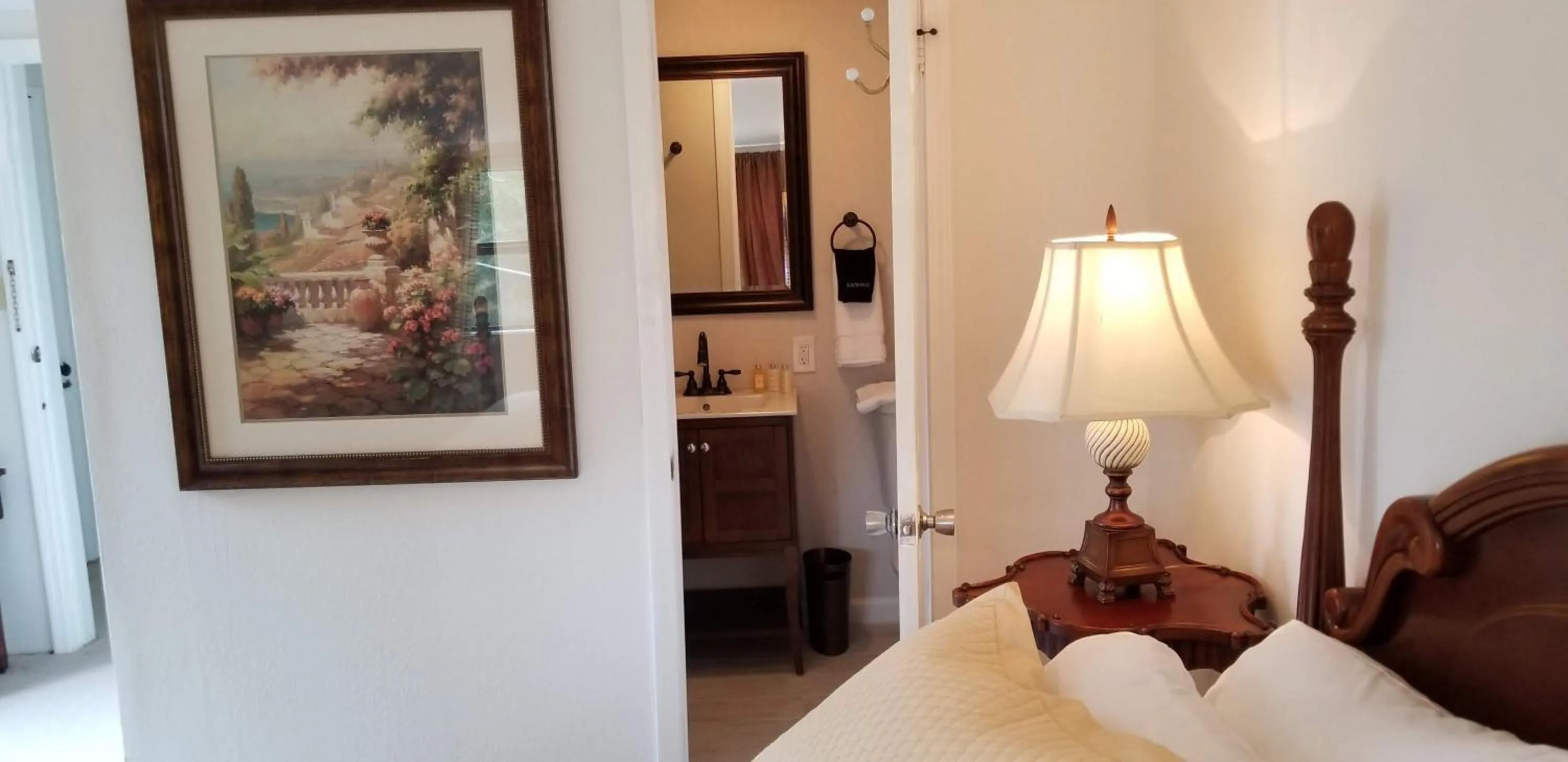 Bed in Lily Creek Lodge